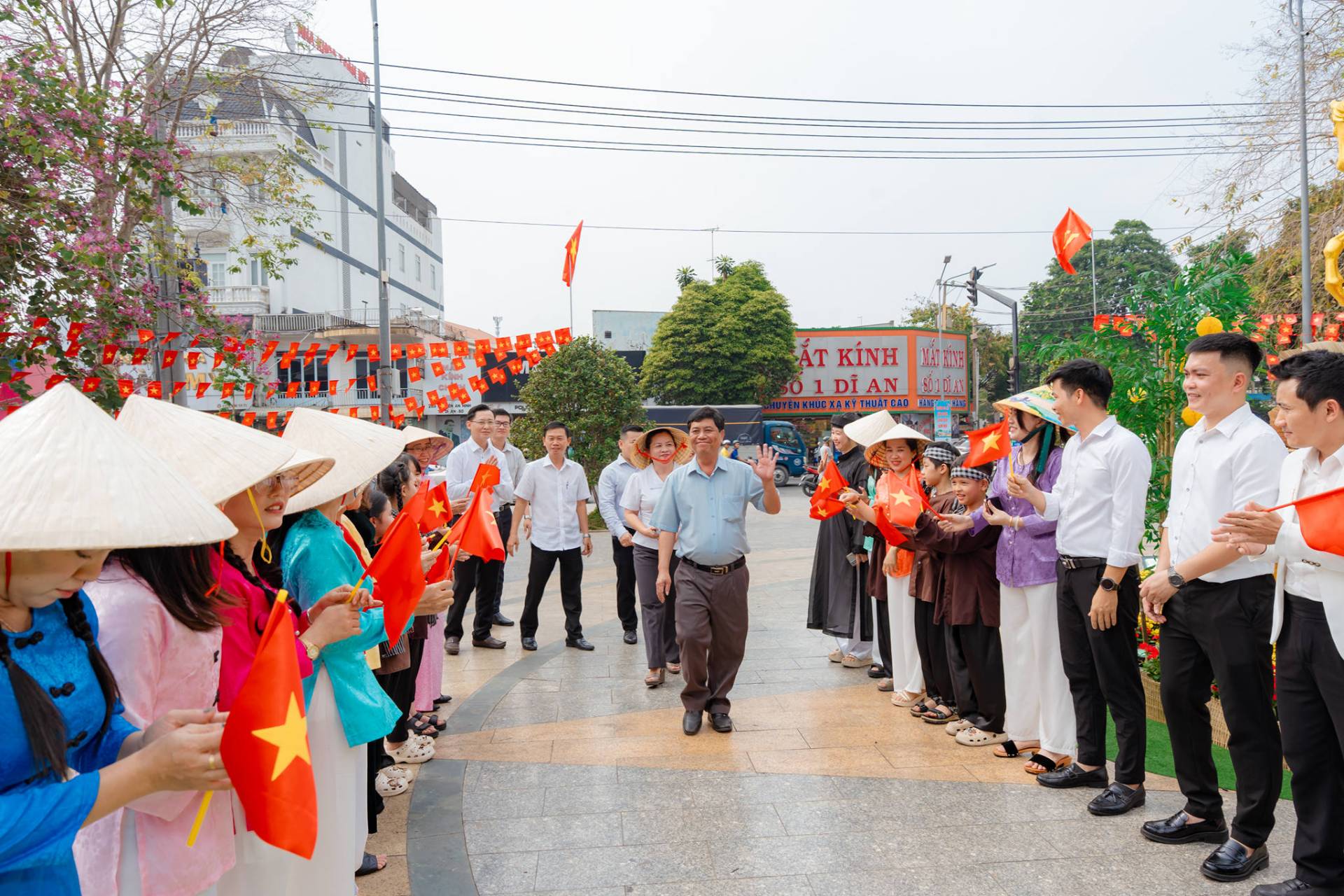 C&oacute; thể l&agrave; h&igrave;nh ảnh về một hoặc nhiều người