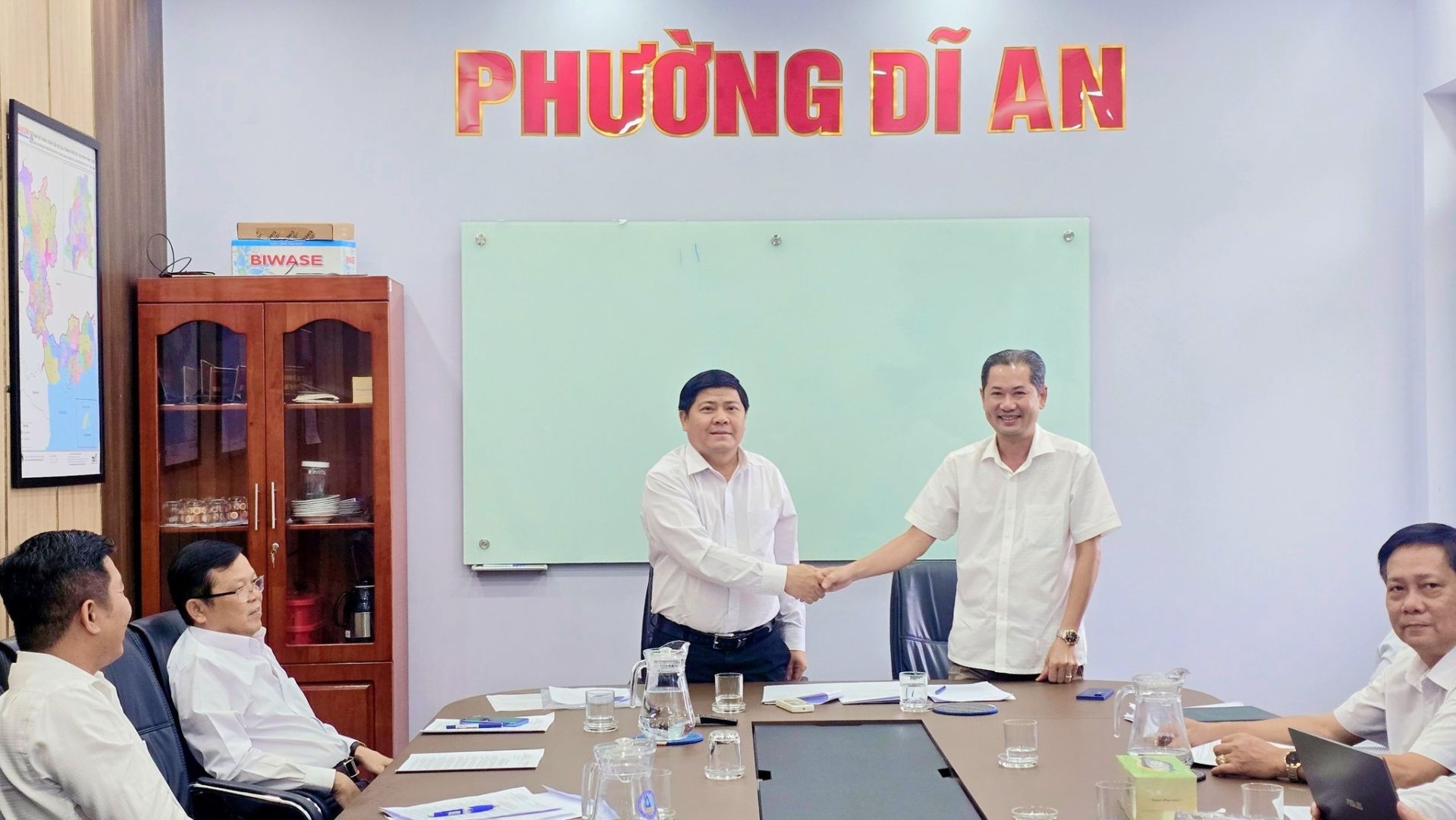 C&oacute; thể l&agrave; h&igrave;nh ảnh về một hoặc nhiều người v&agrave; văn bản cho biết 'BIWASE PHƯỜNG DĨ AN'