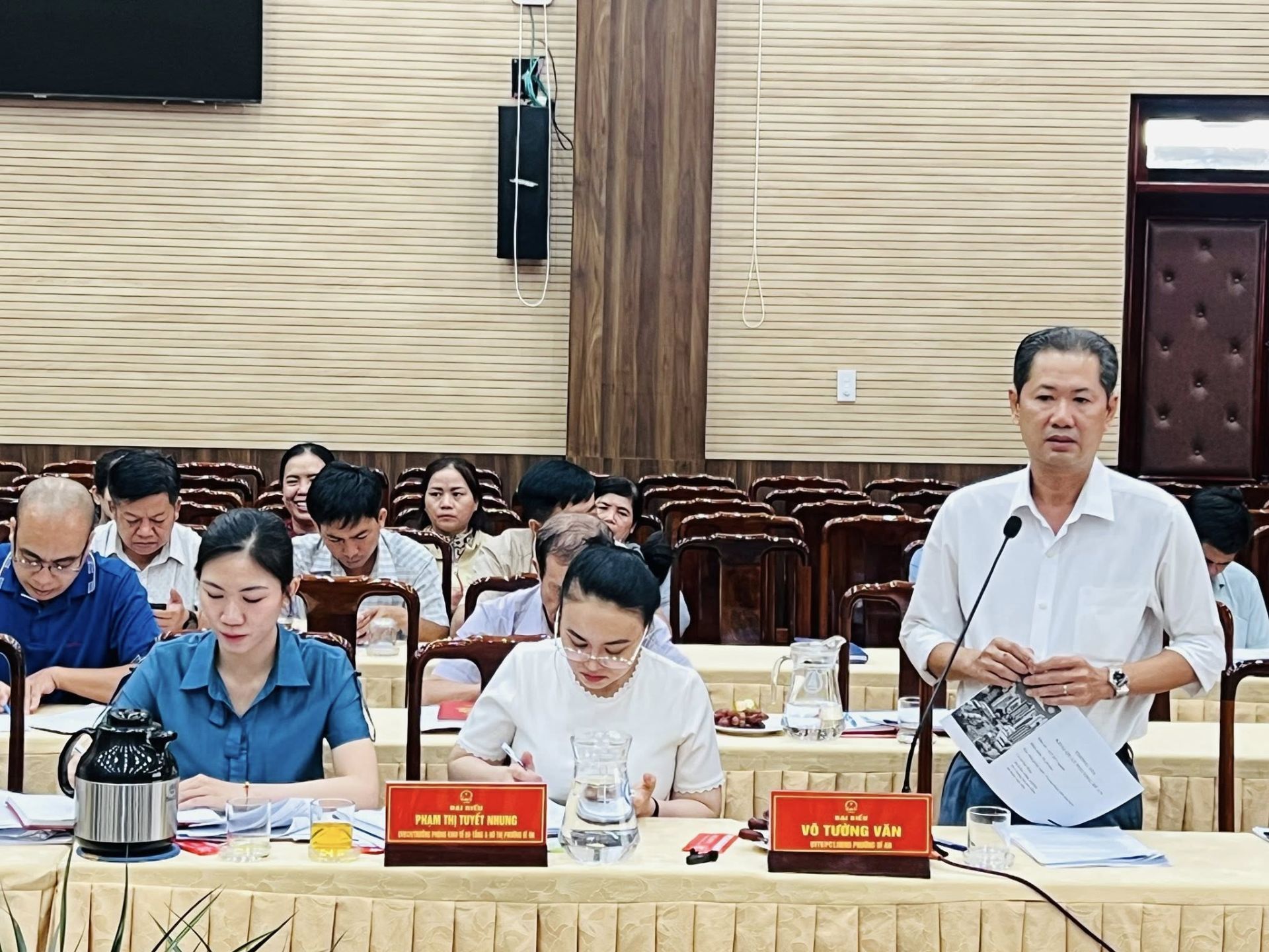 C&oacute; thể l&agrave; h&igrave;nh ảnh về 6 người v&agrave; văn bản cho biết 'PAAЛ RUTE ..__ AHUNG MI G V&ocirc; TƯƠNG TƯỜNG V&Acirc;N'