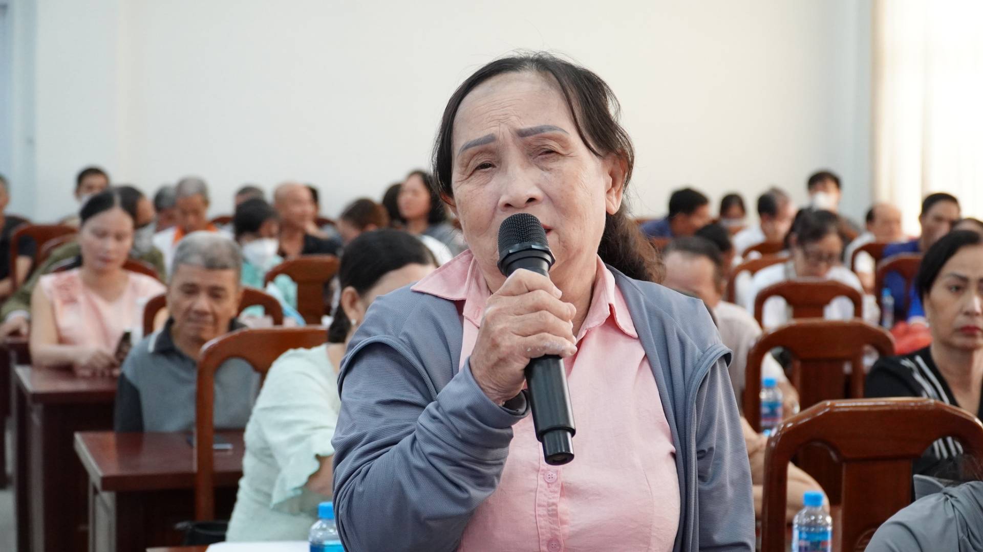 C&oacute; thể l&agrave; h&igrave;nh ảnh về một hoặc nhiều người