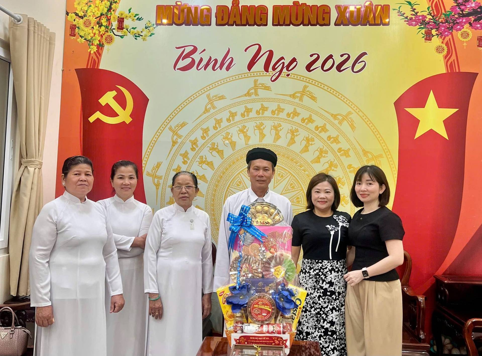 C&oacute; thể l&agrave; h&igrave;nh ảnh về văn bản cho biết 'นจั ĐẮNG MỪNG XU&Acirc;N B&iacute;nh Ngọ 2026 文 LT'