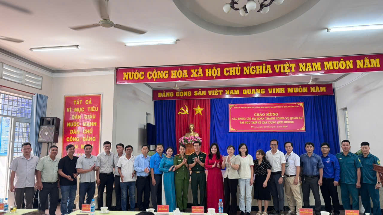 C&oacute; thể l&agrave; h&igrave;nh ảnh về một hoặc nhiều người, đền thờ v&agrave; văn bản cho biết 'NƯỚC CỘNG HOA X&Atilde; HỘI CHỦ NGH&Iacute;A VIỆT NAM MU&Ocirc;N NĂM TẤT CẢ V&Igrave; MỤC MUCTI&Ecirc;U TI&Ecirc;U DANGIAU NƯỚCUMANH DAN_CHỦ DAN cHu C&Ocirc;NG BẰNG ĐẮNG CỌNG SẢN VI&Ecirc;T NAM QUANG VINH &Mu;&upsilon;&Nu; NAM C&Aacute;C CИAO &Alpha;&Beta;&Omicron;&Lambda;&Nu; HILAN TRO EXA YDUNG DƯNG NON SUCha บอพด'