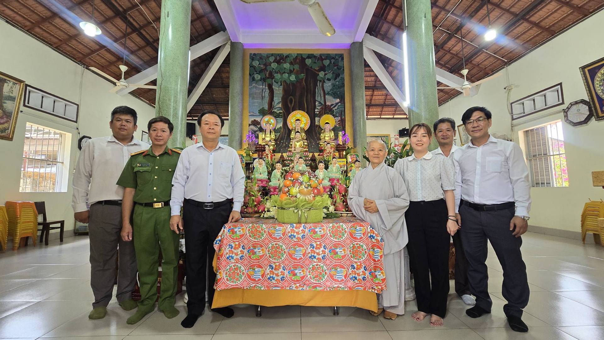 C&oacute; thể l&agrave; h&igrave;nh ảnh về một hoặc nhiều người