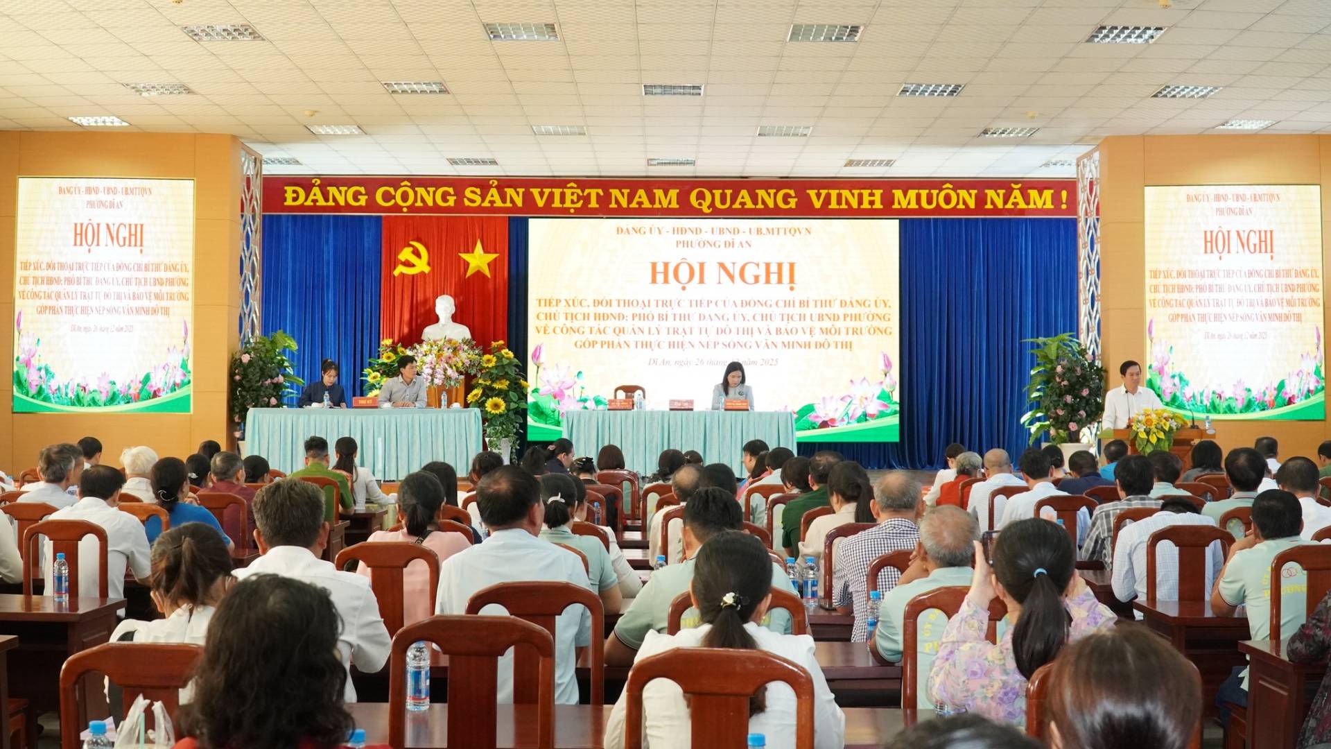 C&oacute; thể l&agrave; h&igrave;nh ảnh về c&aacute;i bục v&agrave; văn bản