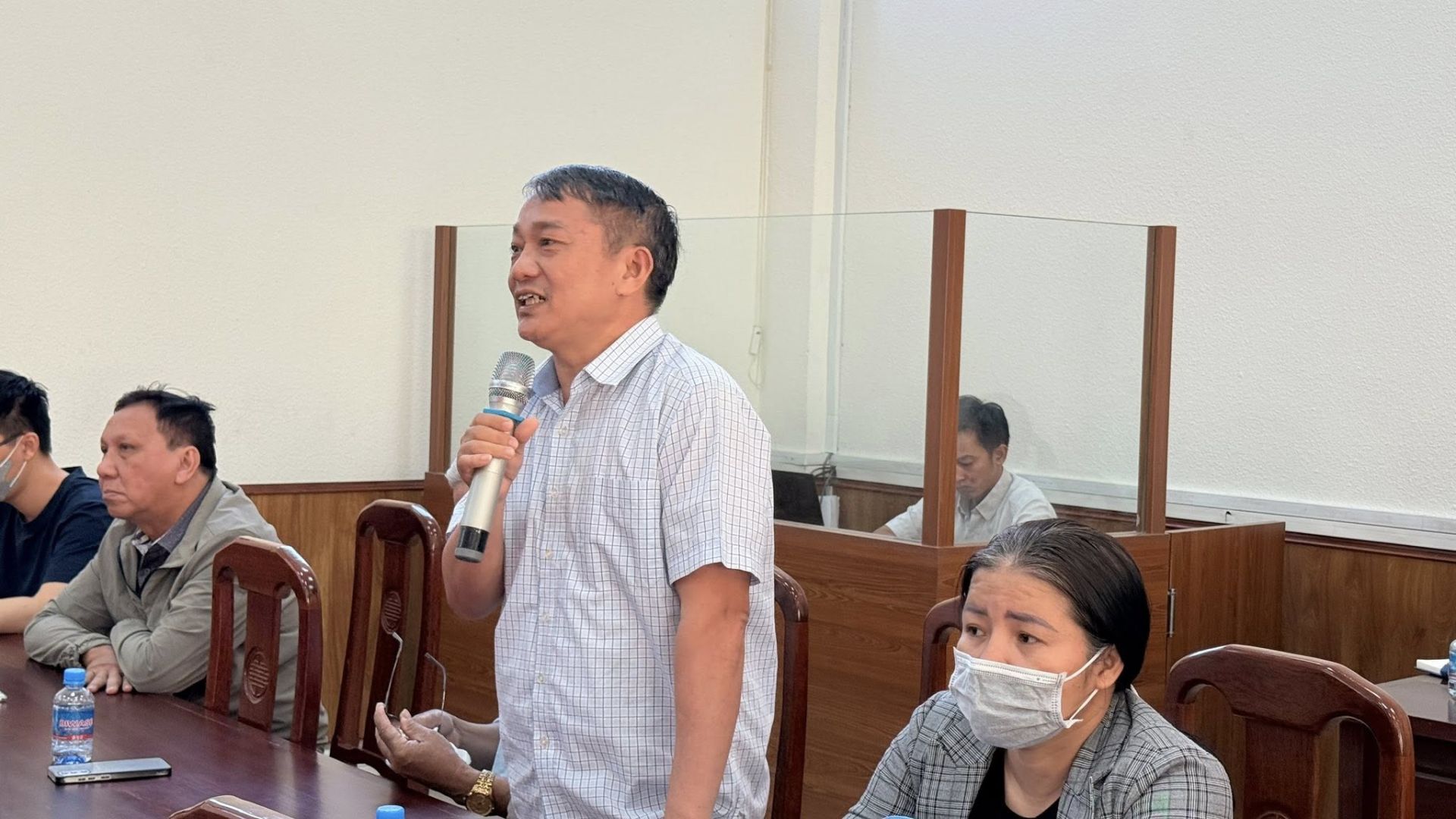 C&oacute; thể l&agrave; h&igrave;nh ảnh về một hoặc nhiều người