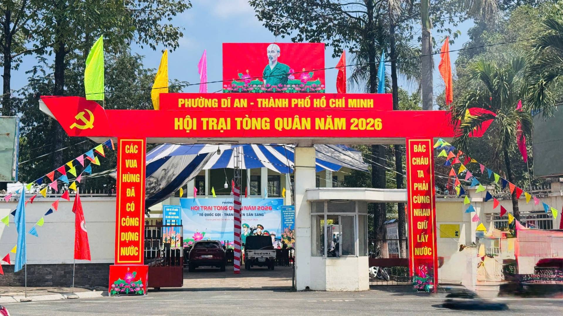 C&oacute; thể l&agrave; h&igrave;nh ảnh về văn bản cho biết 'PHƯỞNG DĨ AN TH&Agrave;NH PHỐ HỒ CH&Iacute; MINH HỘI TRẠI T&Ograve;NG QU&Acirc;N NĂM 2026 ၆လဆ C&Aacute;C VUA H&Ugrave;NG Đ&Atilde; C&Oacute; C&Ocirc;NG DỰNG NƯỚC លា"" 山ー NO RAI HA ONGQ JNAM 2025 ถ้อยก MSĂN SANE" B&Aacute;C CH&Aacute;U TA PH&Aacute;I C&Ugrave;NG NHAU ร LẦY NƯỚC 武 新團 Sitre SE'