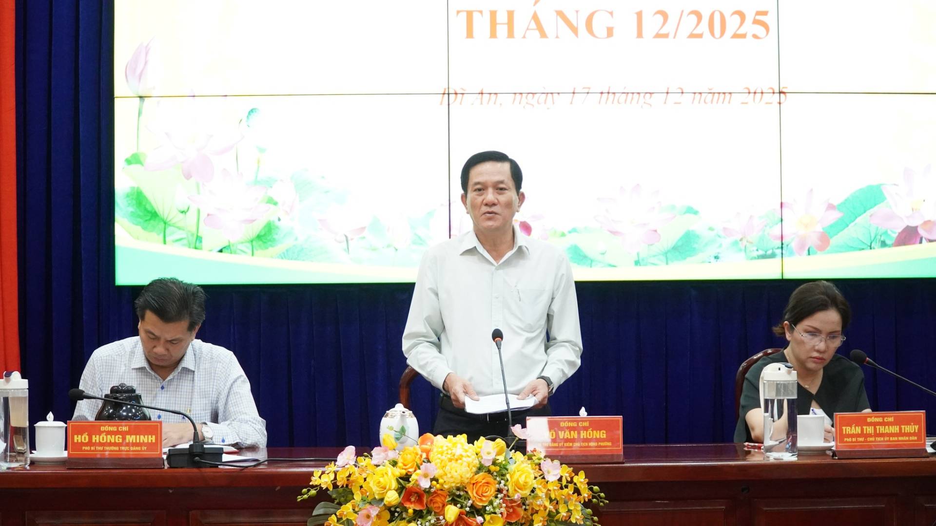 C&oacute; thể l&agrave; h&igrave;nh ảnh về một hoặc nhiều người v&agrave; văn bản