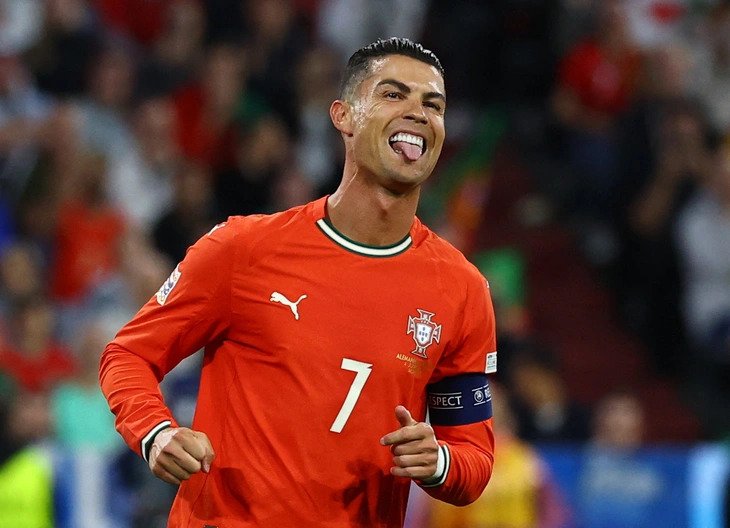 Bàn thắng của Ronaldo gây tranh cãi dữ dội