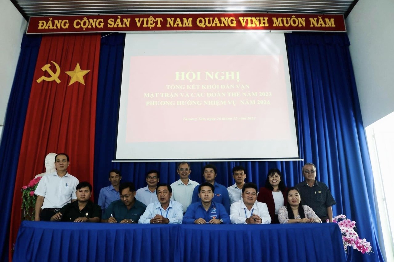 Khối Dân vận - UBMTTQVN xã và các Tổ chức Chính trị - Xã hội xã tổ chức Hội nghị Tổng kết công tác năm 2023