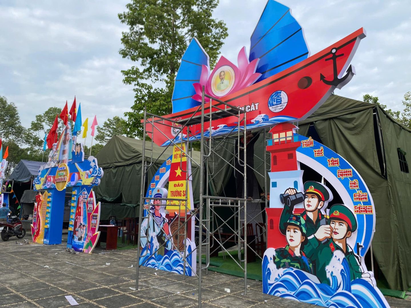 Có thể là hình ảnh về loa và văn bản cho biết 'CÁT ĐÀO TRƯNGS'