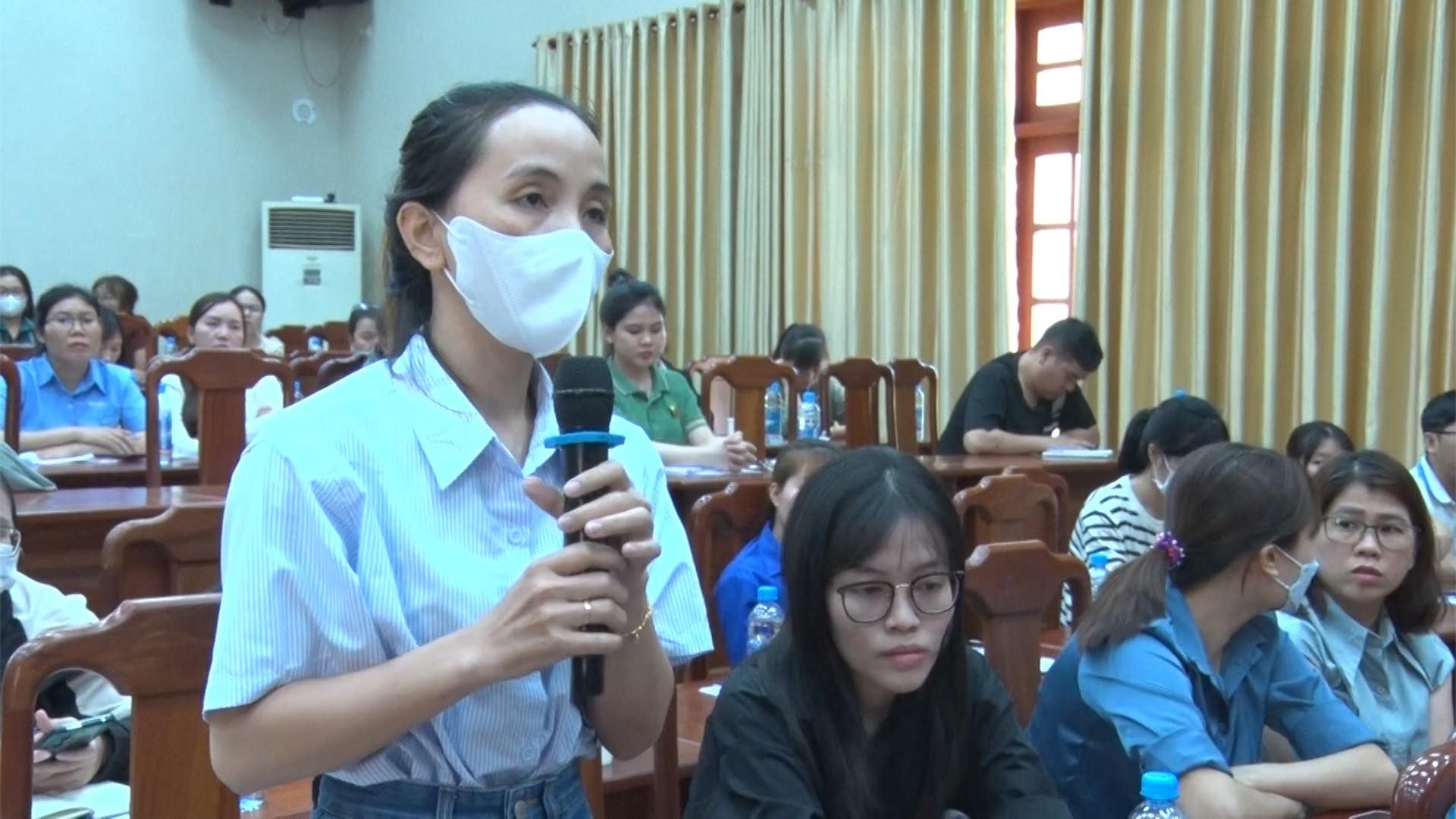 C&oacute; thể l&agrave; h&igrave;nh ảnh về 10 người, mọi người đang học v&agrave; văn bản