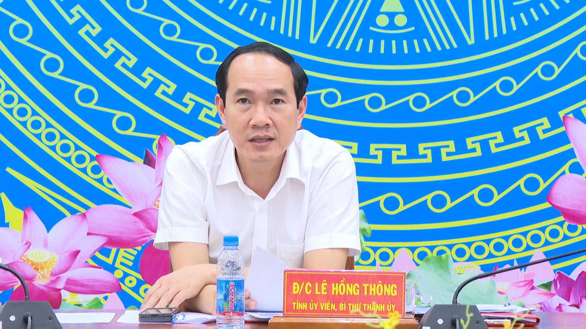 C&oacute; thể l&agrave; h&igrave;nh ảnh về 1 người v&agrave; văn bản