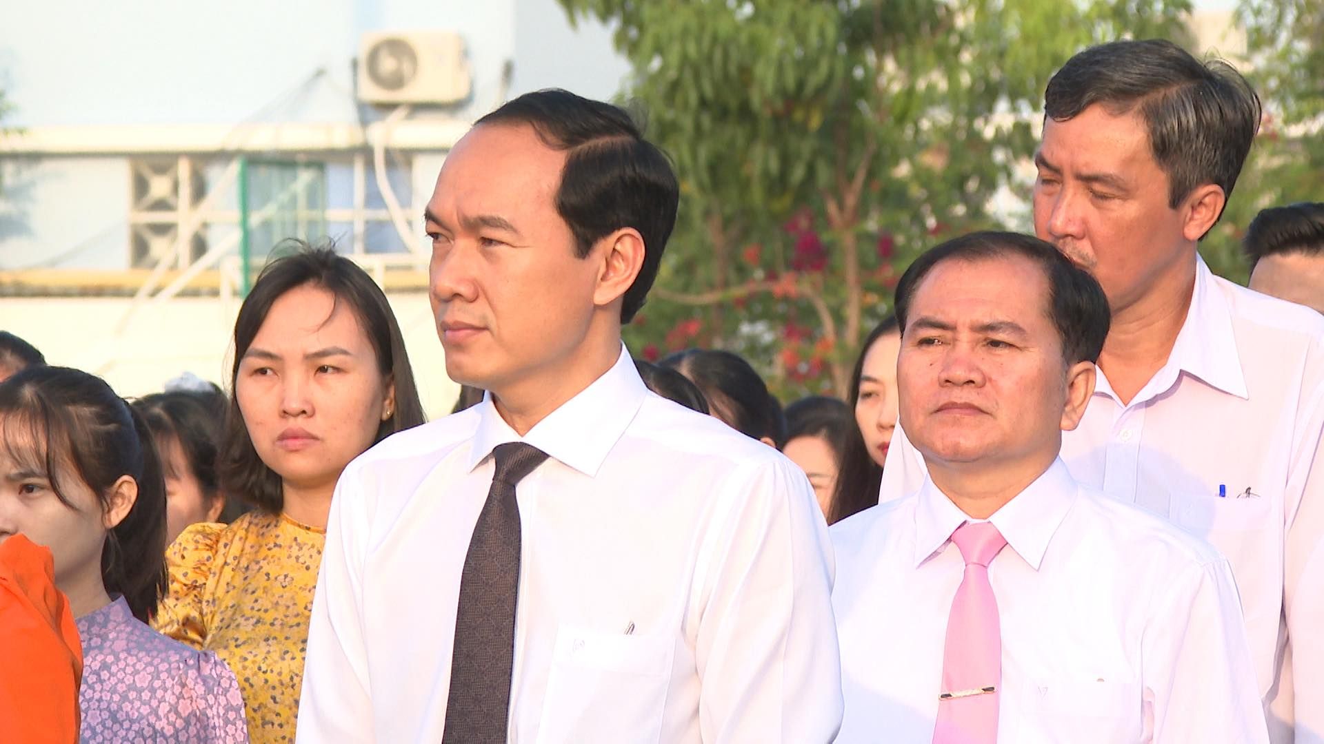 Có thể là hình ảnh về 7 người