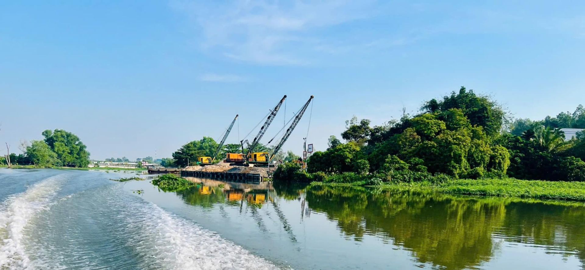 Có thể là hình ảnh về thuyền