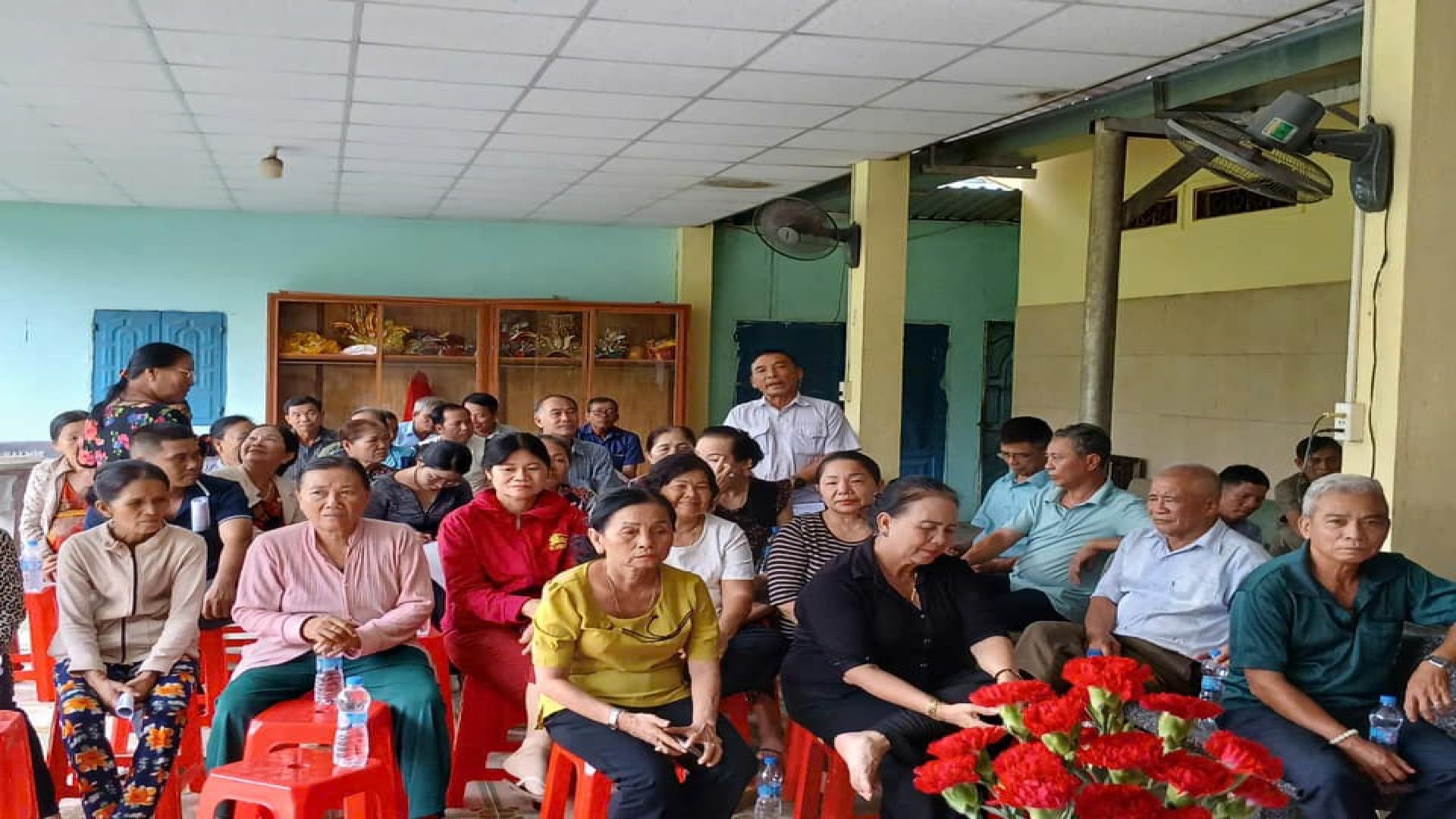 Có thể là hình ảnh về 8 người