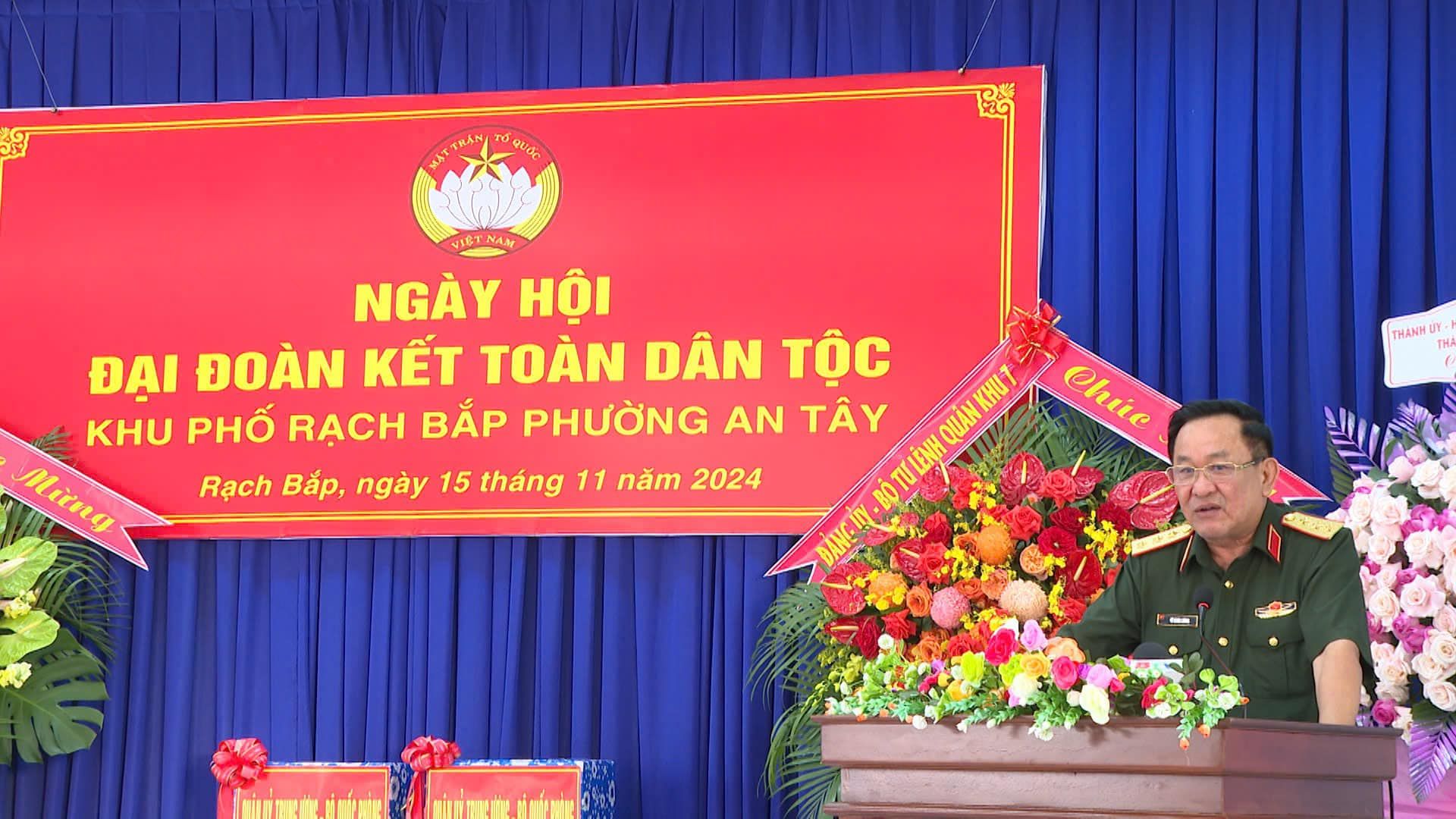 Có thể là hình ảnh về 1 người và văn bản