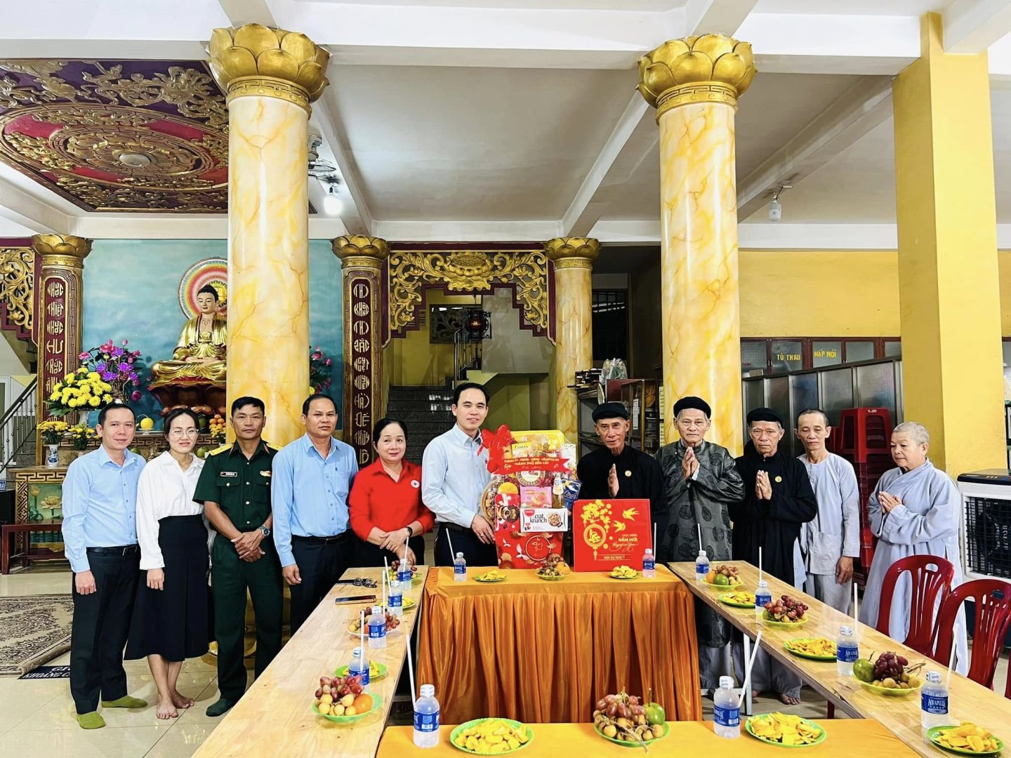 C&oacute; thể l&agrave; h&igrave;nh ảnh về 11 người v&agrave; văn bản