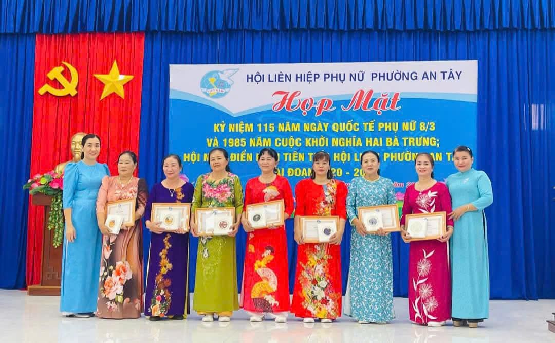 C&oacute; thể l&agrave; h&igrave;nh ảnh về &lrm;9 người, đang tr&igrave;nh diễn v&otilde; thuật v&agrave; &lrm;văn bản cho biết '&lrm;ح HỘI LI&Ecirc;N HIỆP PHỤ NỮ PHƯỜNG AN T&Acirc;Y Họp Mặt &kappa; NIỆM 115 N&Atilde;M NG&Agrave;Y QUỐC TẾ PHỤ NỮ 8/3 V&Agrave; 1985 NĂM C KHỚI NGHĨA HAI B&Agrave; TRƯNG; HỘI HỘIN N== ĐIỀN 注 TI&Ecirc;N HỘI PHƯONA IN T. PHƯỜI 비 ĐOAR 20 1m&lrm;'&lrm;&lrm;