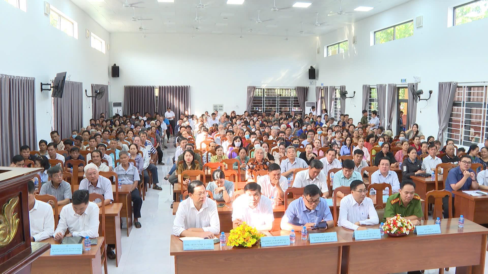 Có thể là hình ảnh về 1 người