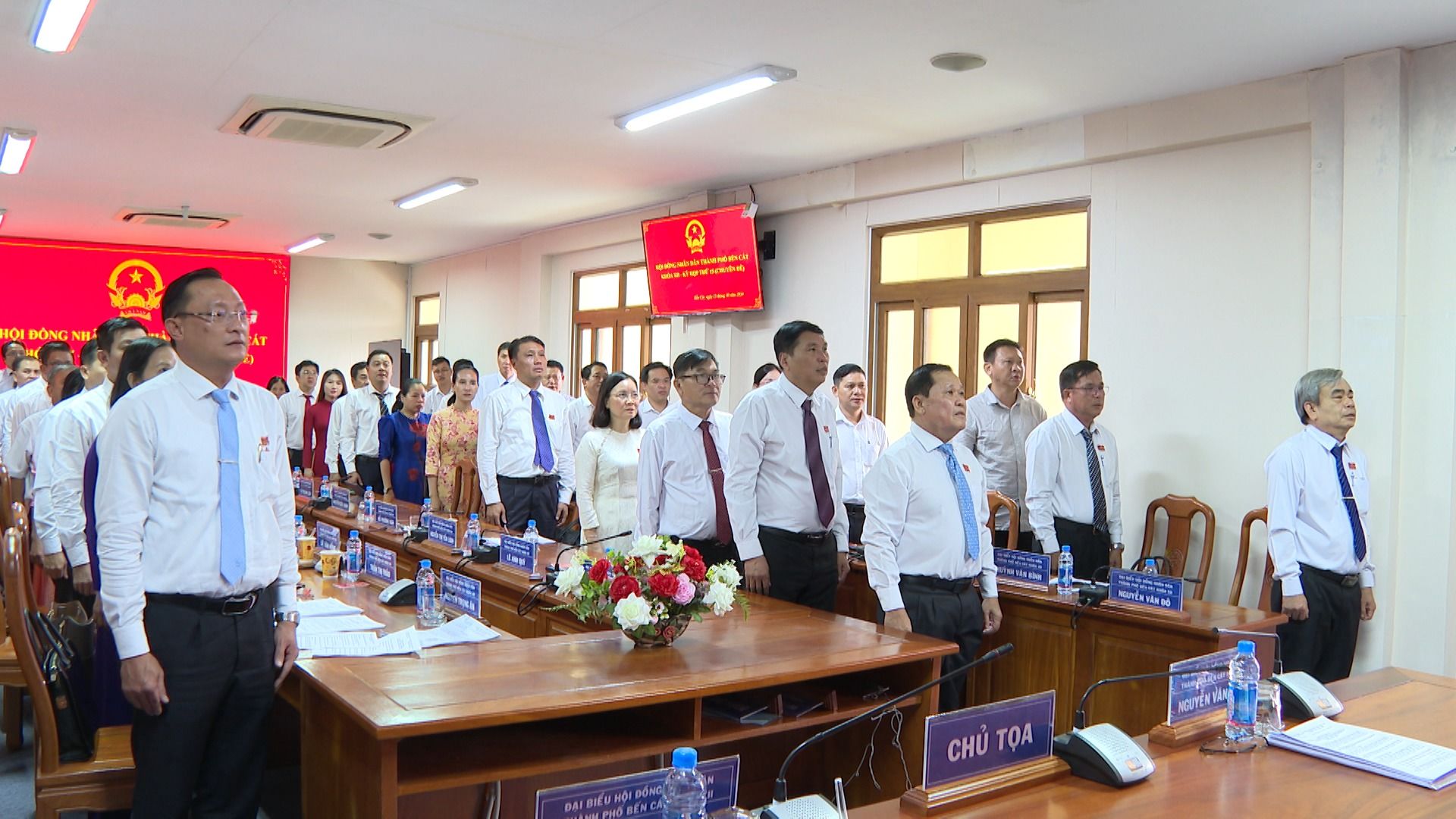 C&oacute; thể l&agrave; h&igrave;nh ảnh về 14 người v&agrave; văn bản