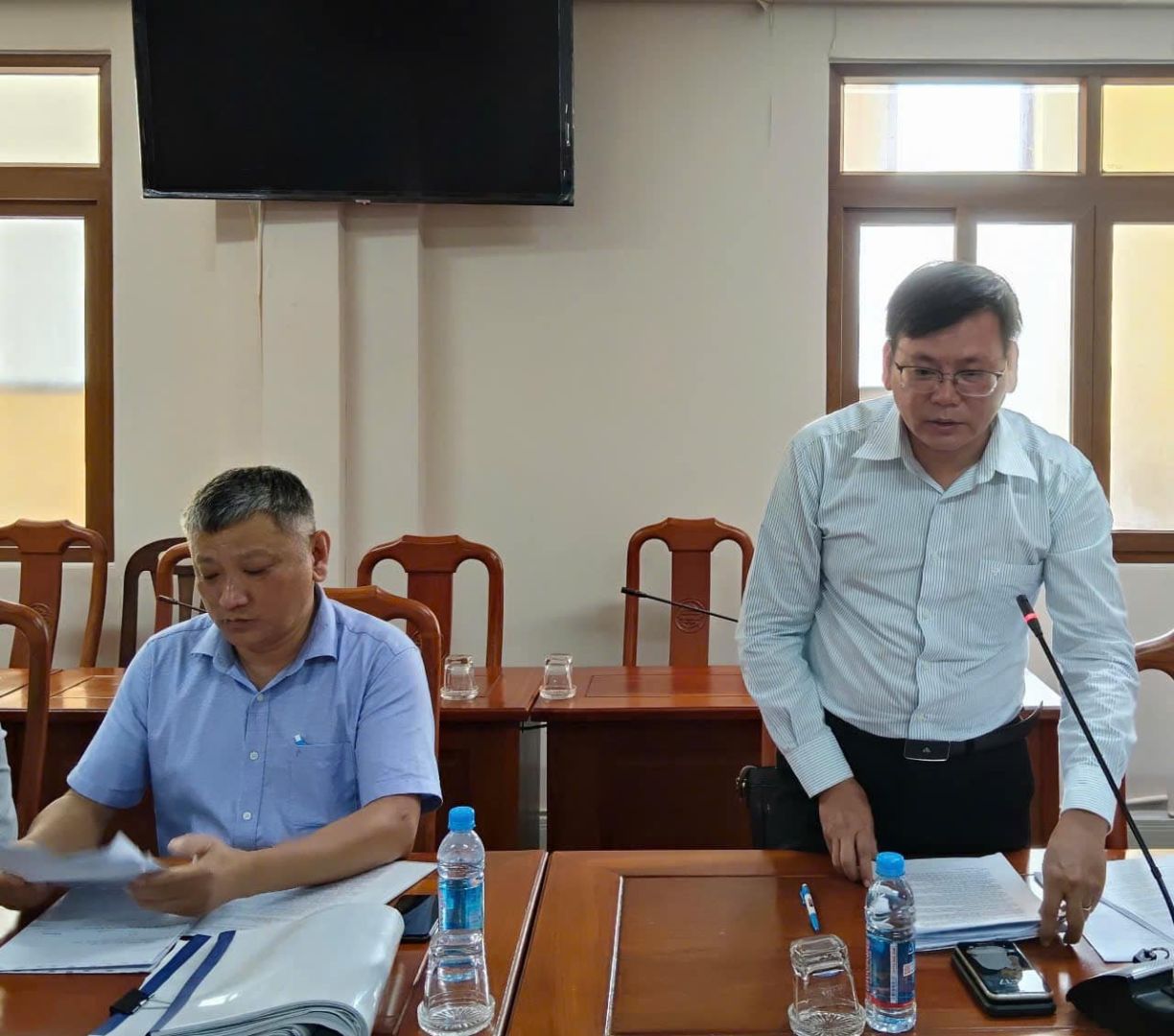 Có thể là hình ảnh về 2 người