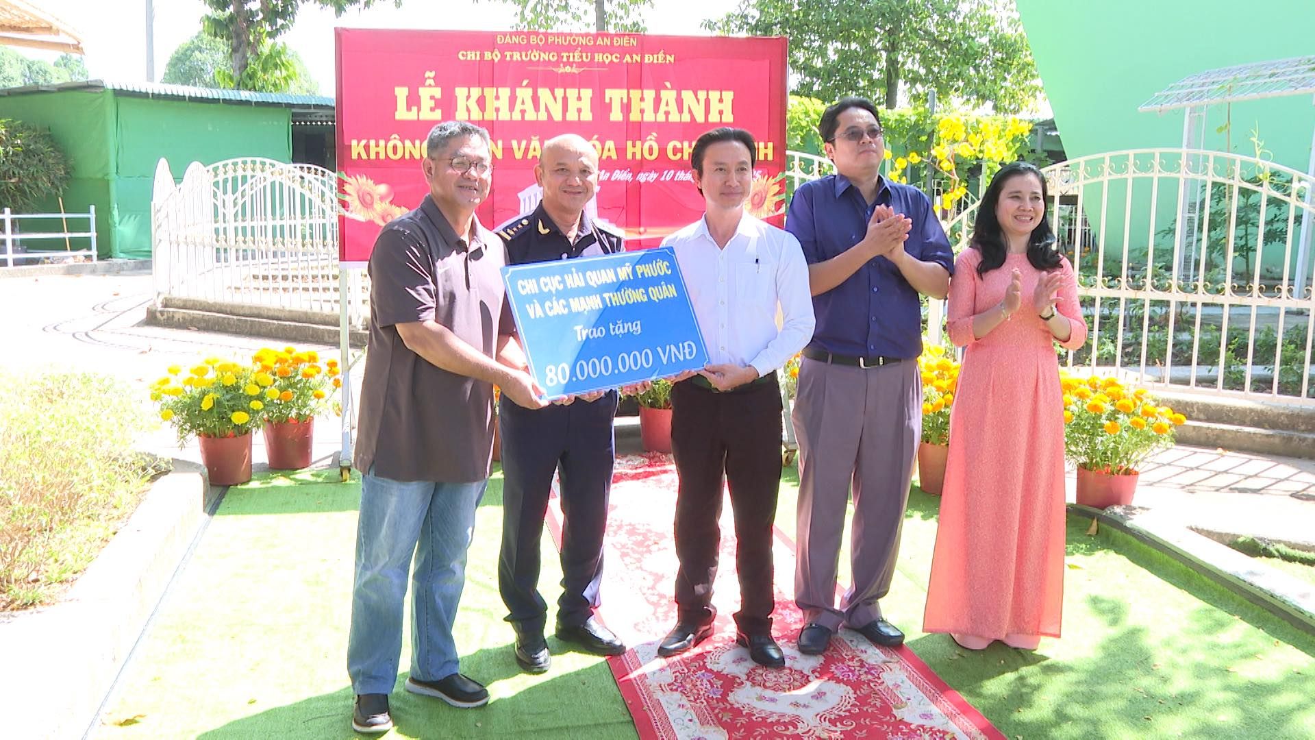 C&oacute; thể l&agrave; h&igrave;nh ảnh về 5 người v&agrave; văn bản cho biết 'D&Agrave;NG BOPHI PHƯƠNGA cuT BỘ TRƯƠNG ĐIỀN LỄ KH&Aacute;NH TH&Agrave;NH KH&Ocirc;NG VĂ SA Hό CK Alt রर И3A H แ่ อ.อ o6A PHƯỚC V&Agrave;C&Aacute;C MAMИ THƯNG QUẢN Trao tăng 80.000.000VNĐ 80 .000.000 VNĐ'