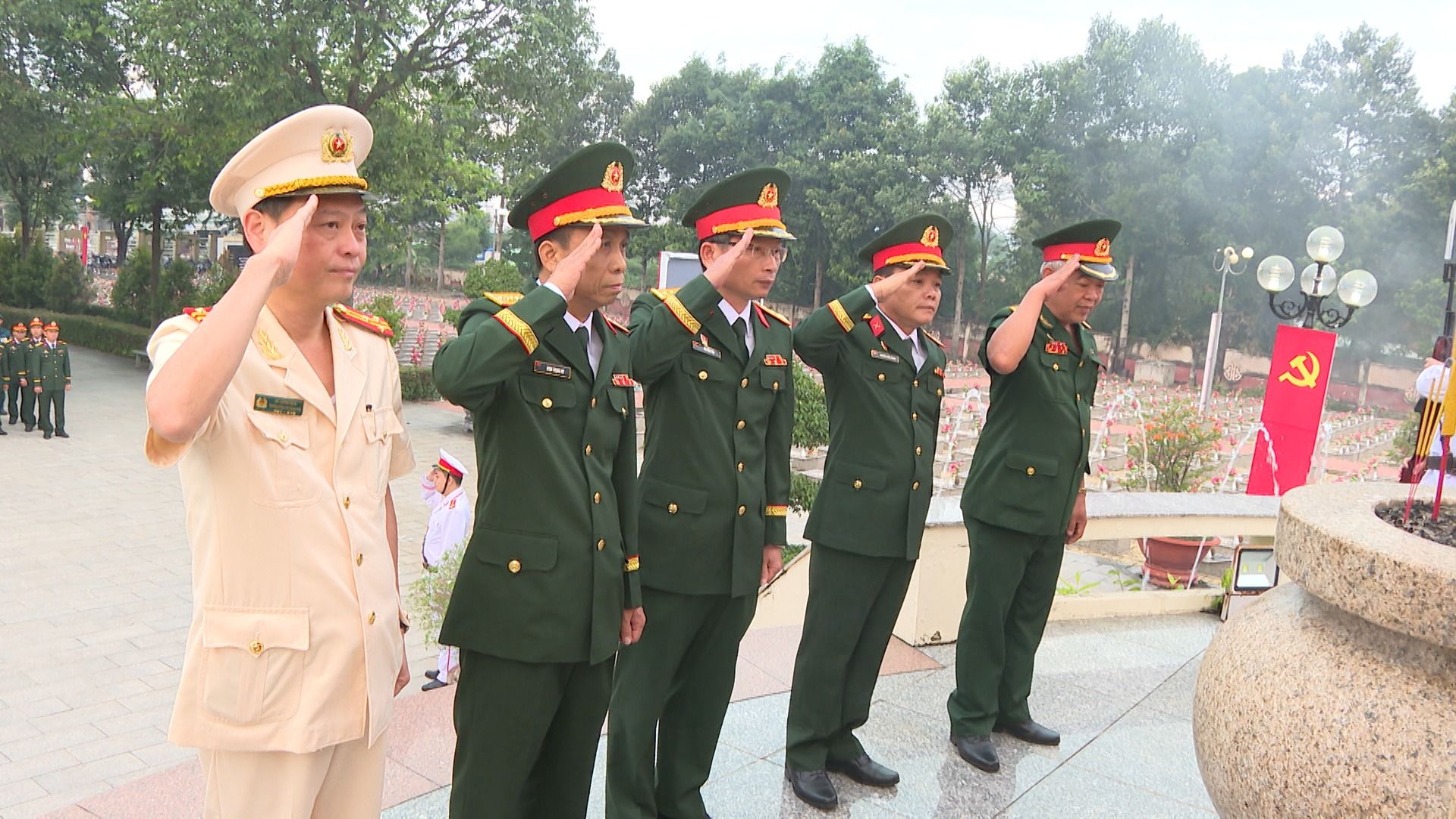 Có thể là hình ảnh về 8 người