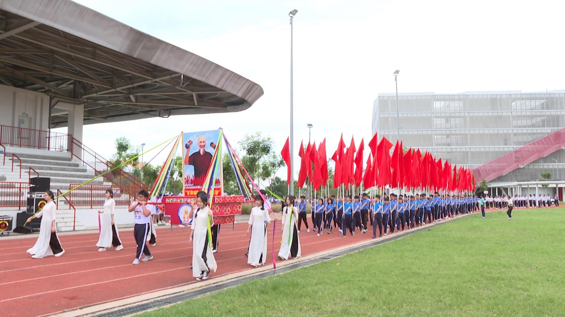 C&oacute; thể l&agrave; h&igrave;nh ảnh về 6 người v&agrave; k&egrave;n clarinet