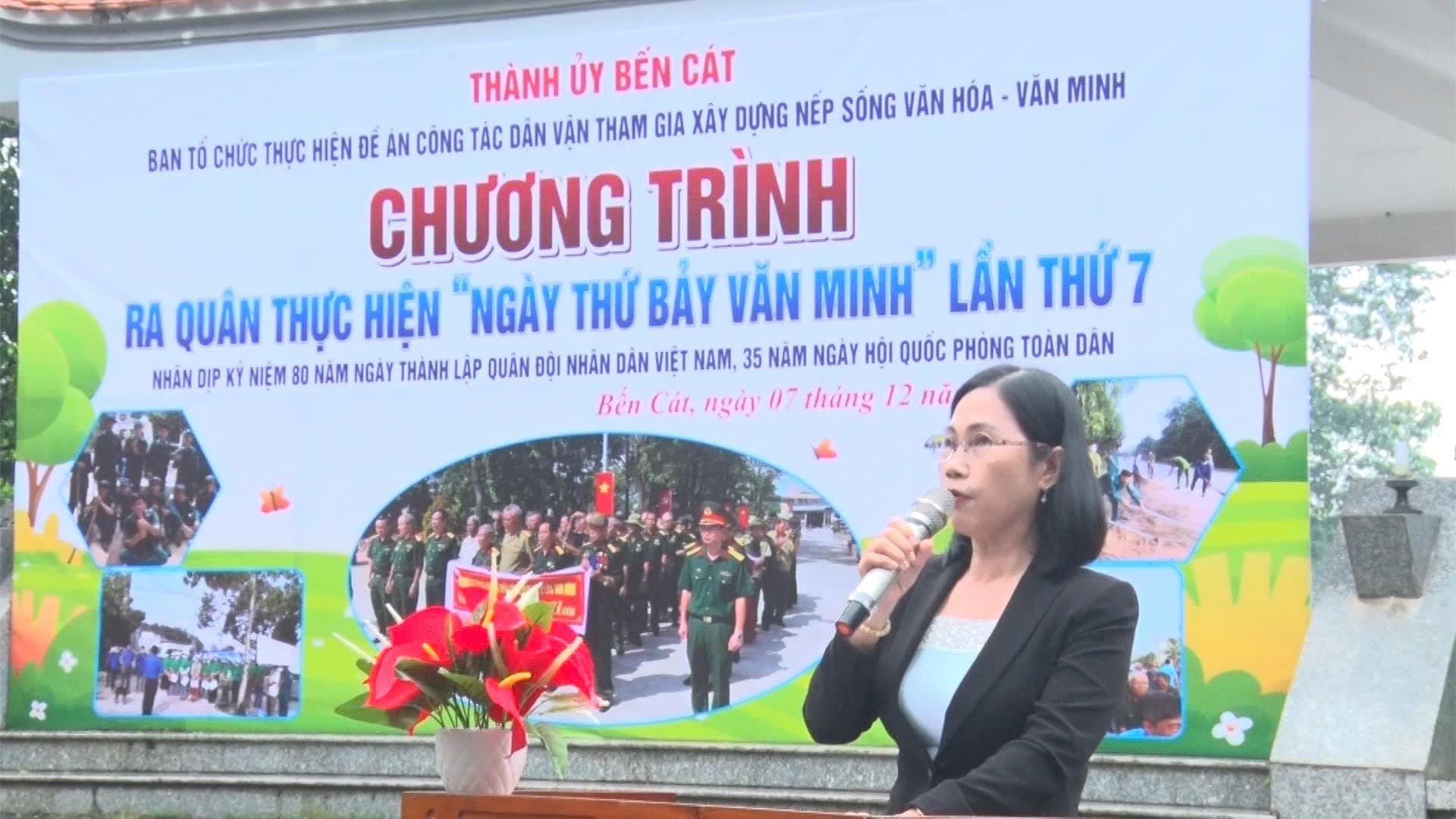 Có thể là hình ảnh về 3 người và văn bản cho biết 'THÀNH UY BÊN CÁT BAN TO CHỨC THỰC EN ĐE AN CÔNG TẮC DAN VÂN THAM GIA XÂY DỰNG NÉP SÔNG VÂN HOA VÂN MINH CHƯƠNG TRÌNH RA QUÂN THỰC HIỆN "NGÀY THỨ BAY VĂN MINH" LẦN THỨ 7 NHÂN DIP (Y NIEM 8O NAM NGAY THANH LẬP QUÂN ĐÔI NHÂN DAN VIET NAM, 35 NAM NGAY HỘI QUỐC PHONG TOAN DÂN Bên át. በደጣ 07 tháng 12 nà'