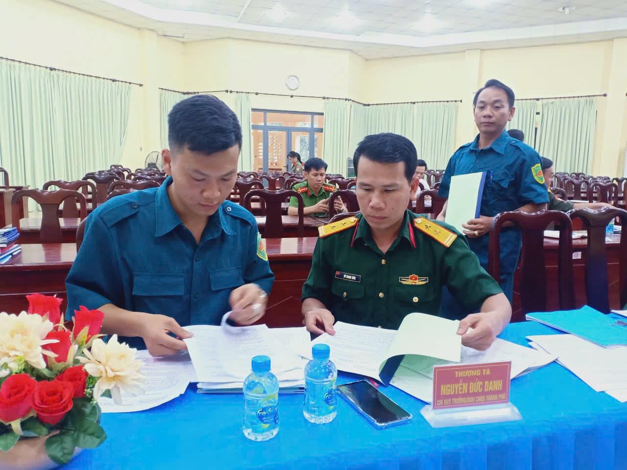 Có thể là hình ảnh về 4 người và văn bản