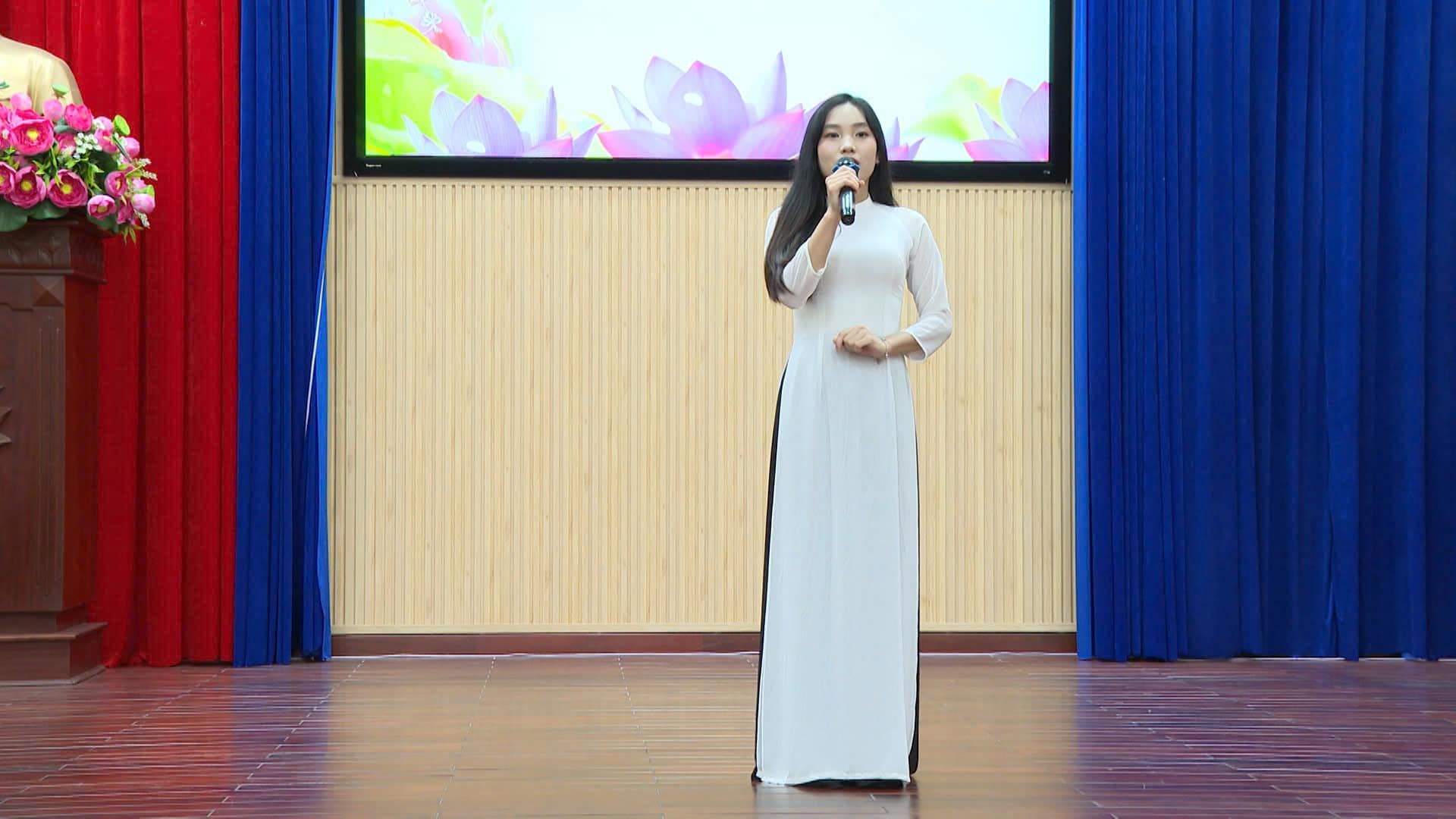 Có thể là hình ảnh về 1 người