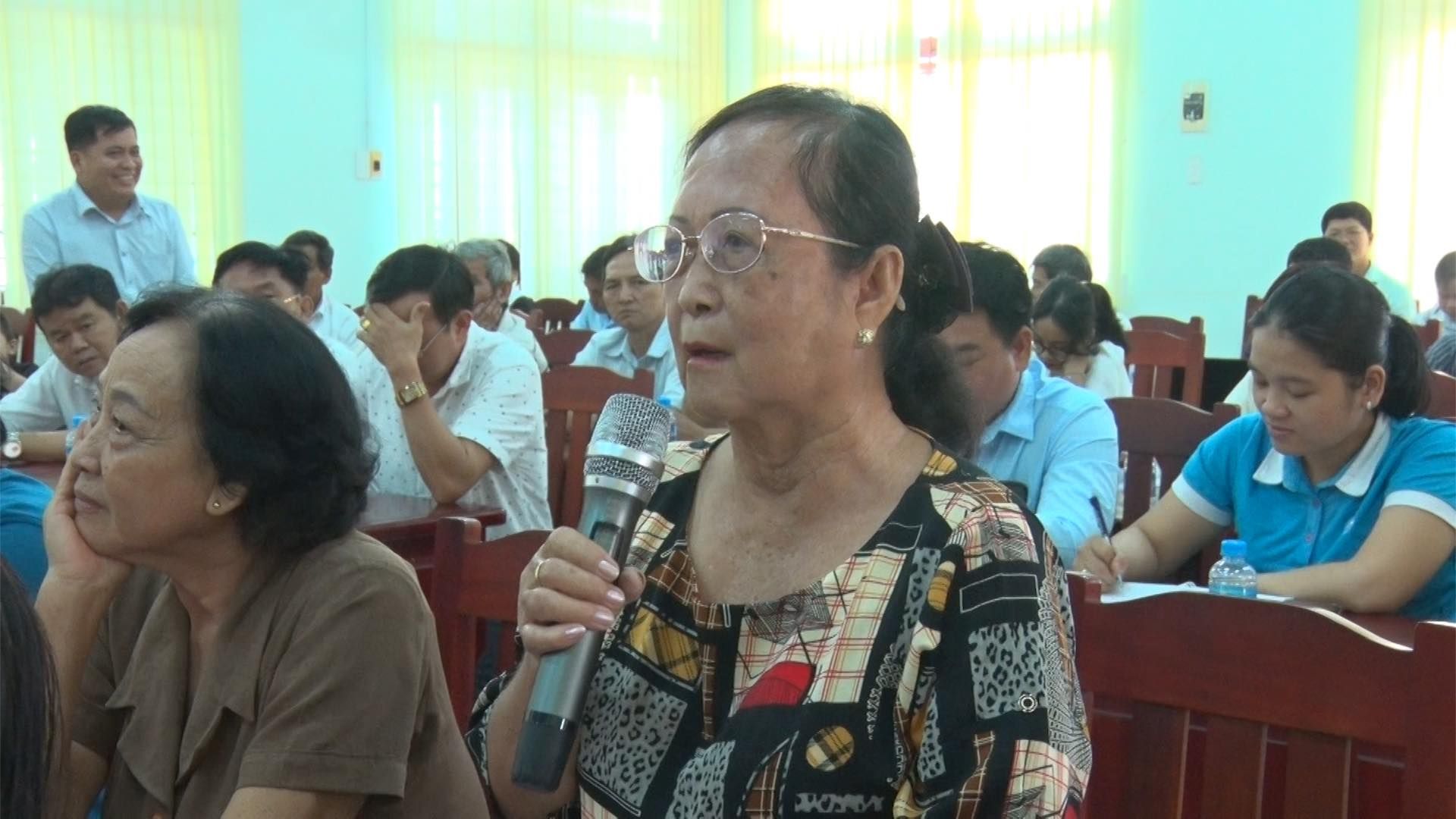 Có thể là hình ảnh về 8 người