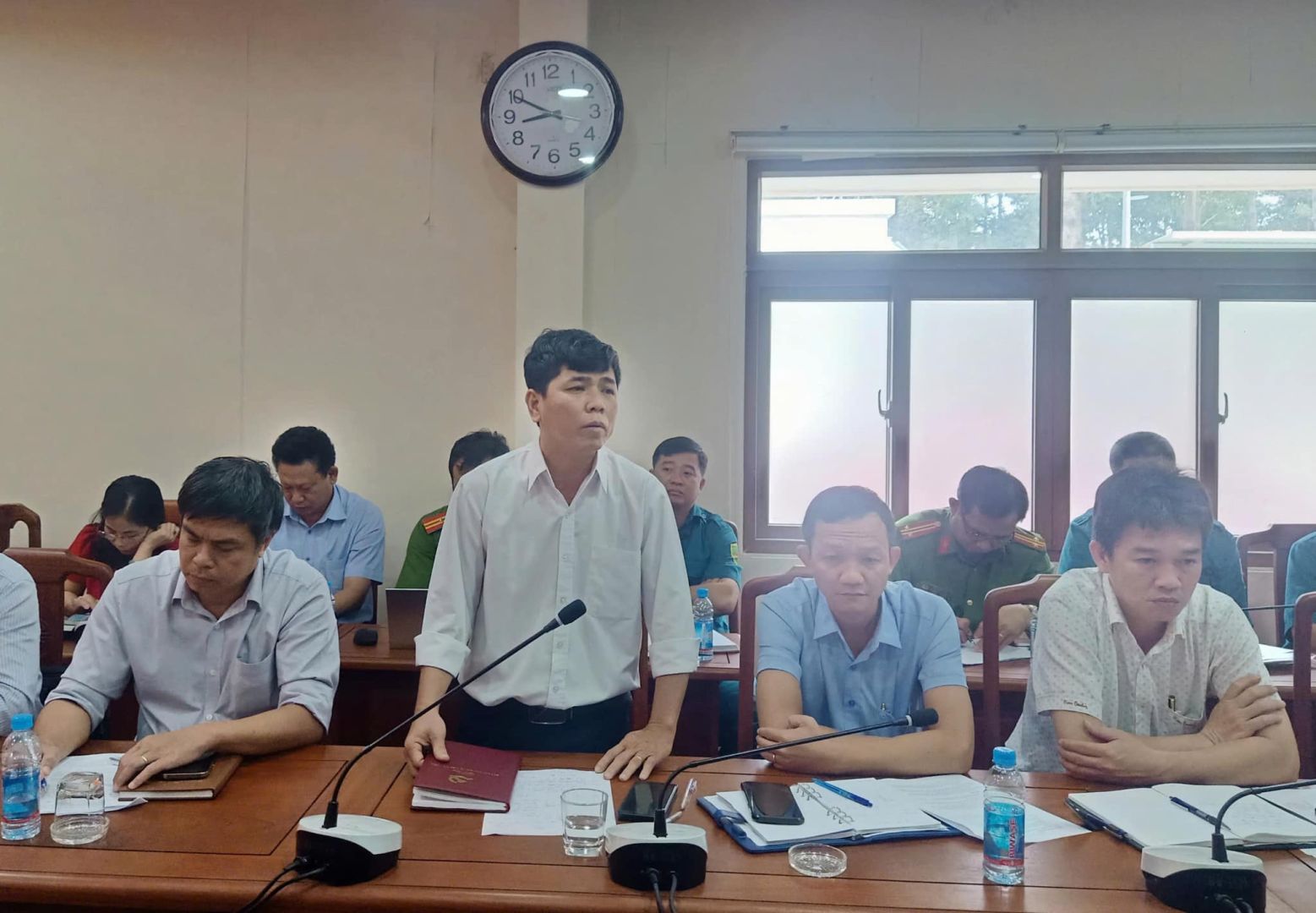 C&oacute; thể l&agrave; h&igrave;nh ảnh về 6 người, mọi người đang học v&agrave; văn bản