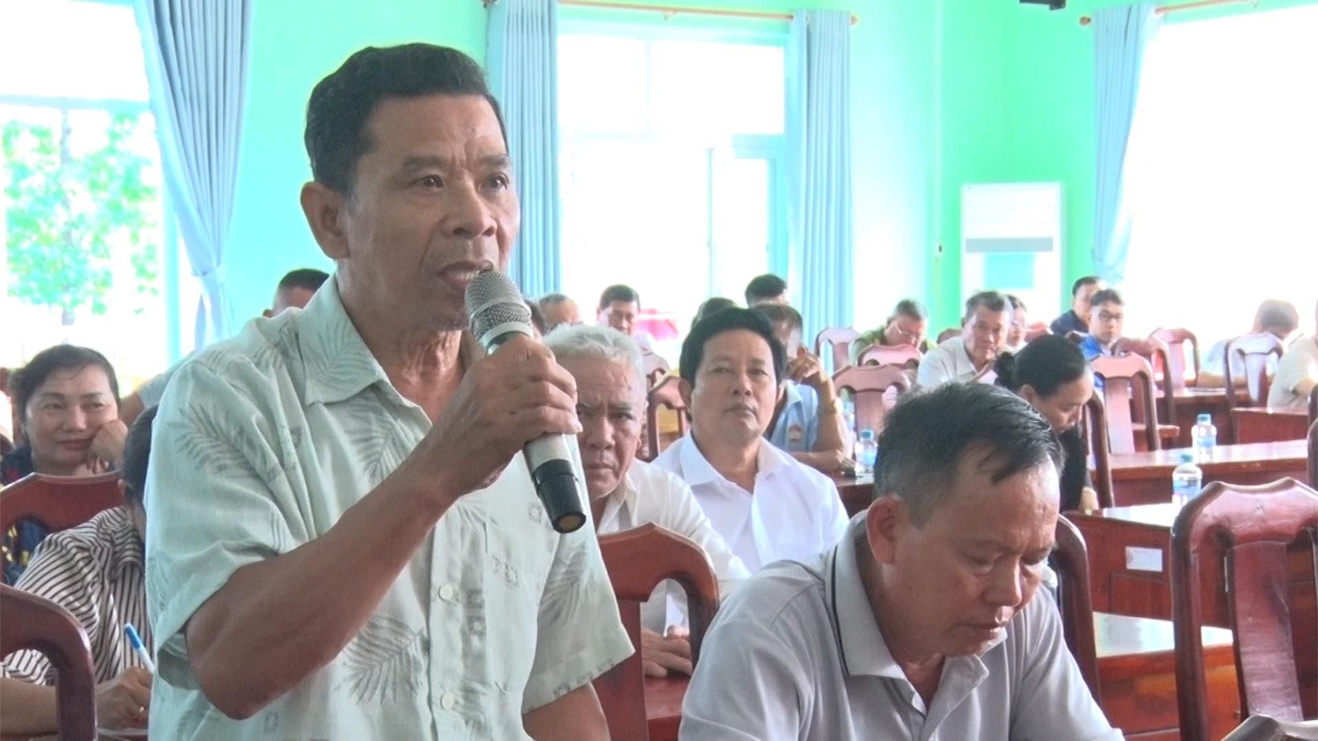 Có thể là hình ảnh về 9 người