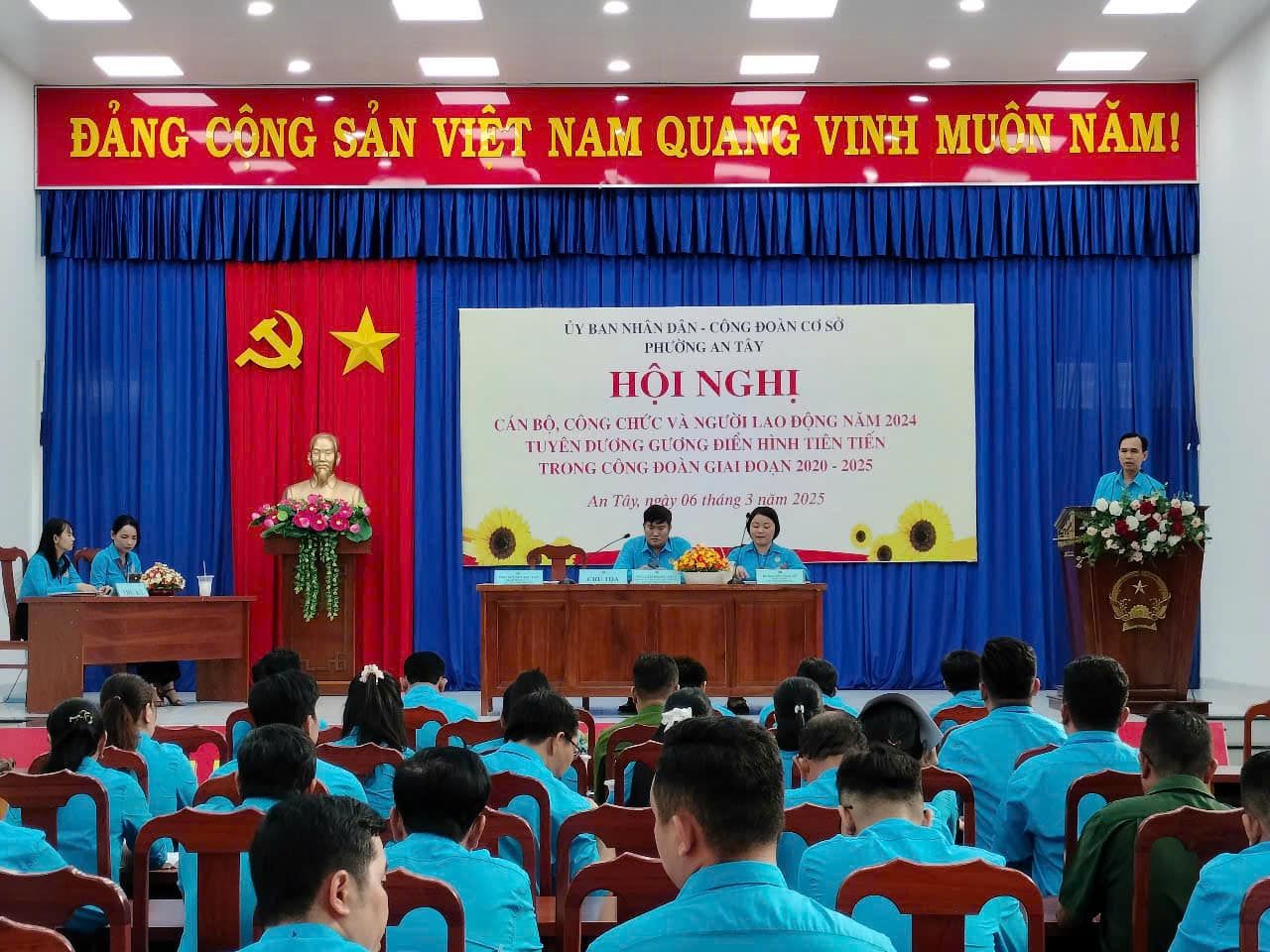 Có thể là hình ảnh về 8 người, cái bục, đền thờ và văn bản cho biết 'ĐẢNG CÔNG SẢN VIỆT NAM QUANG VINH MUÔN NĂM! ひ ΄ν BAN NHAN DAN CÔNG ĐOÀN CO COSO SỞ PHƯƠNG LAY HỘI NGHỊ CÁN BÔ, CÔNG CHC VÀ NGƯỜI LAO ĐỘNG VÂM 2024 DƯƠNG GƯƠNG ĐIỂN HINH IEN TIEN TRONGCÔNG CÔNG KRONG.CONGDOINGIAIDOAN2120-20 ONG DOÀN GIAI DOAN 2020- 2025 An Tay paHAy 06 hảng nam 2025'