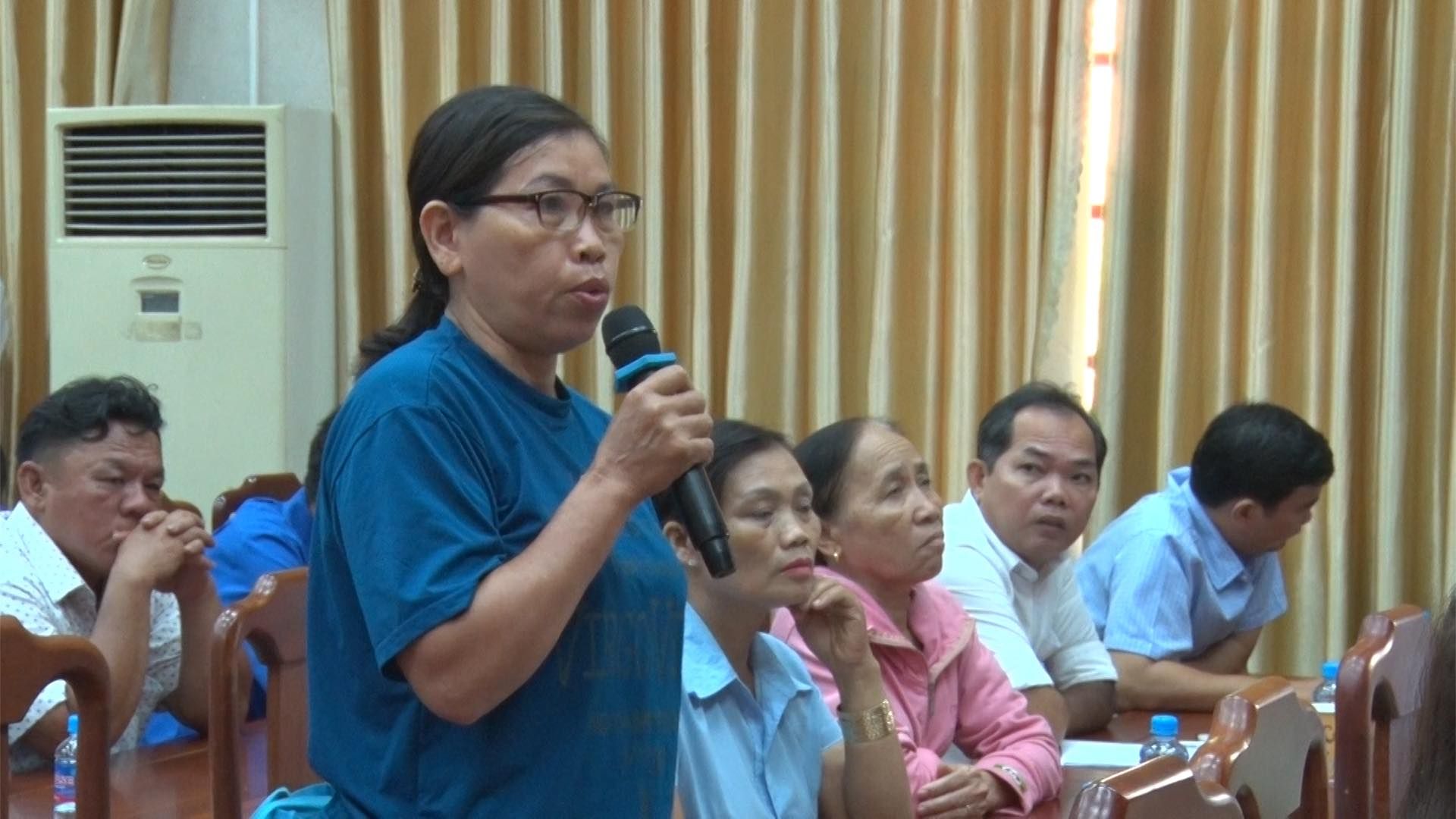 Có thể là hình ảnh về 4 người