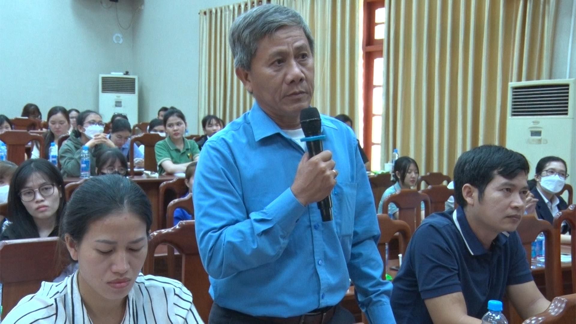 C&oacute; thể l&agrave; h&igrave;nh ảnh về 3 người