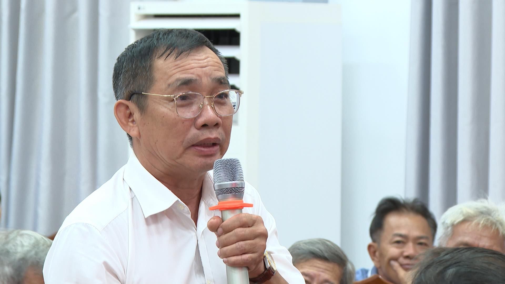 C&oacute; thể l&agrave; h&igrave;nh ảnh về 4 người