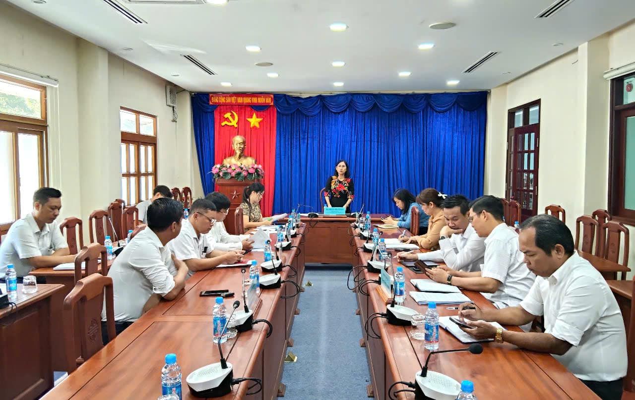 Có thể là hình ảnh về 8 người