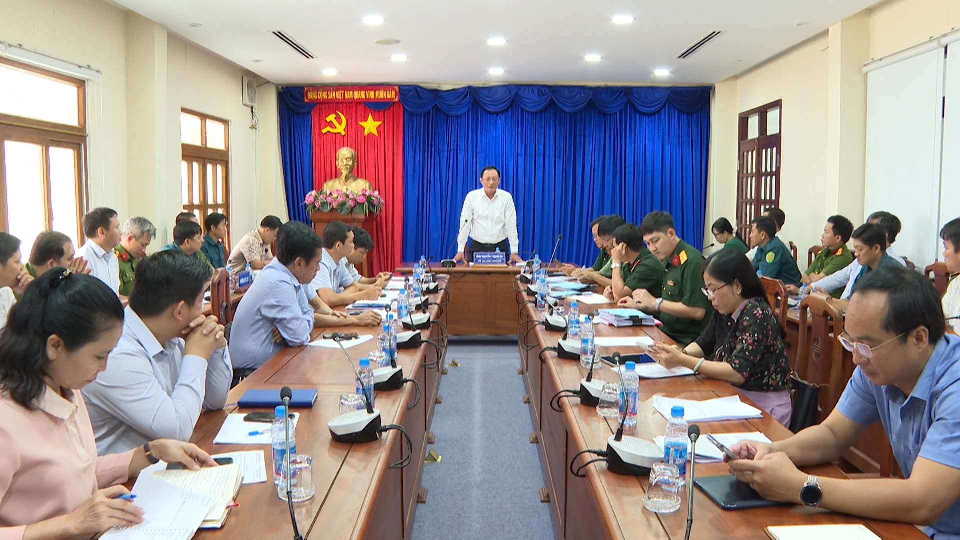 Có thể là hình ảnh về 14 người và văn bản