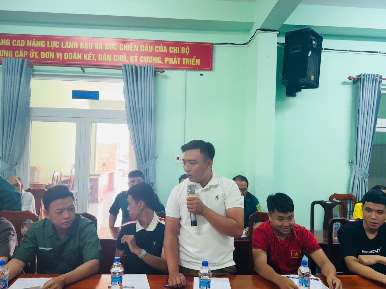 C&oacute; thể l&agrave; h&igrave;nh ảnh về 7 người, mọi người đang học v&agrave; văn bản cho biết 'NG CAO NĂNG LỰC L&Atilde;NH ĐẠO V&Agrave; SỨC CHIẾN ĐẤU CỦA CHI BỘ UNG CẤP ỦY, ĐƠN VỊ ĐO&Agrave;N KẾT, D&Acirc;N CHỦ, KỲ CƯƠNG, PH&Aacute;T TRIỂN MISSOUT BOUT'