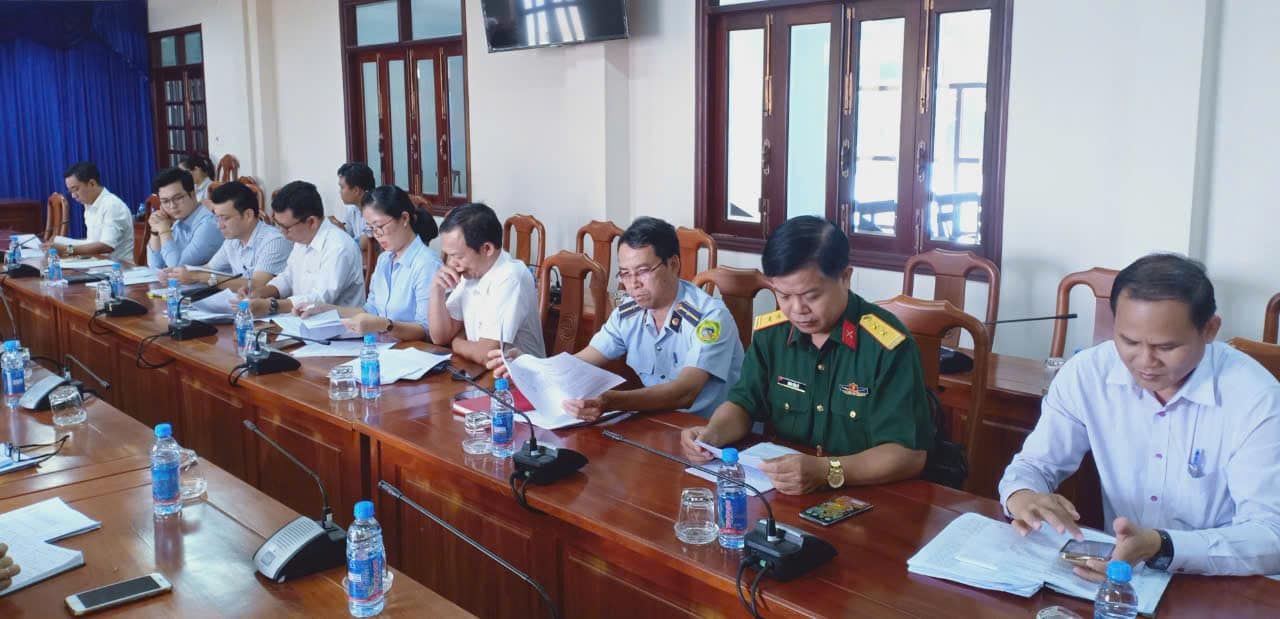 Có thể là hình ảnh về 9 người và văn bản