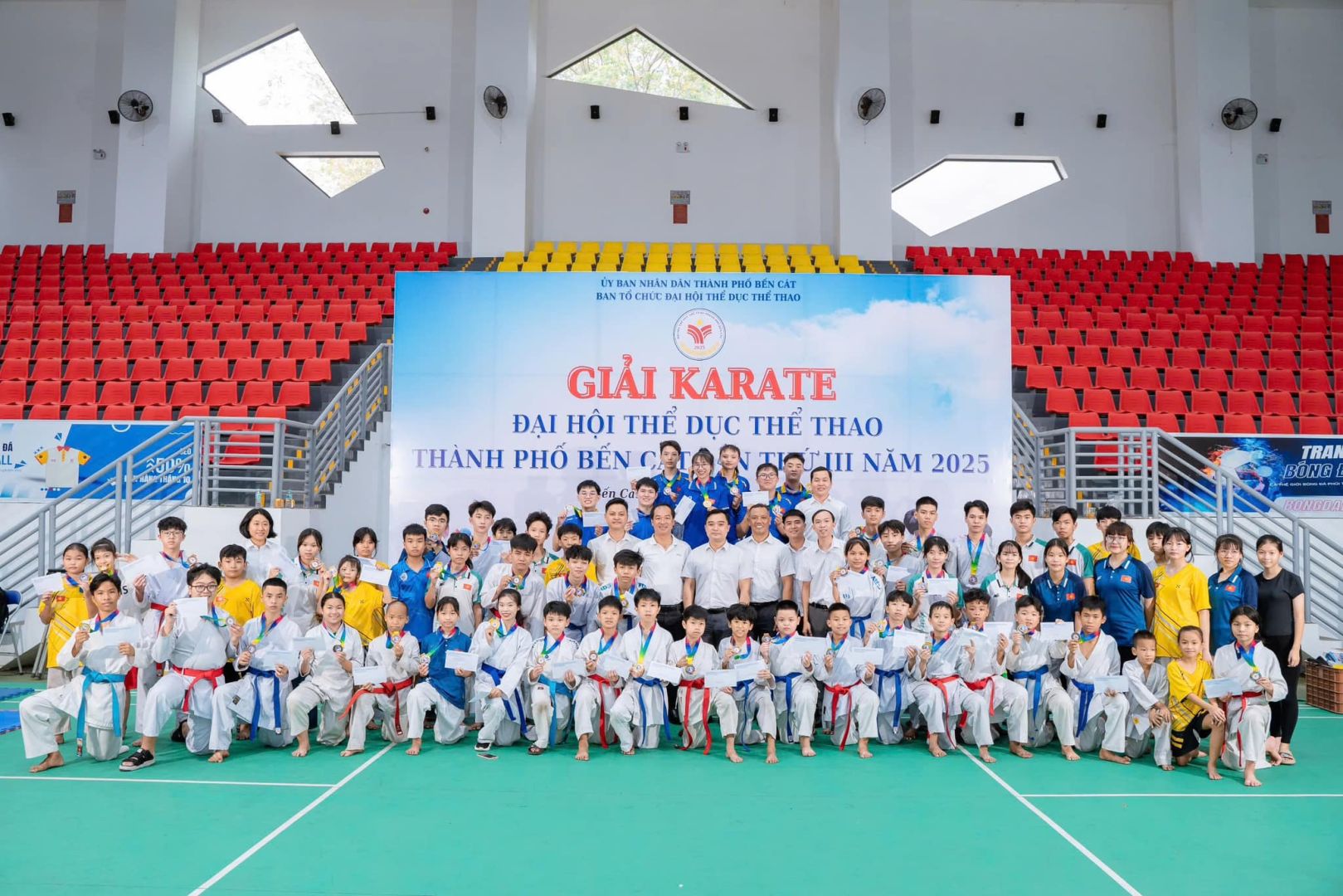 Có thể là hình ảnh về võ thuật và văn bản