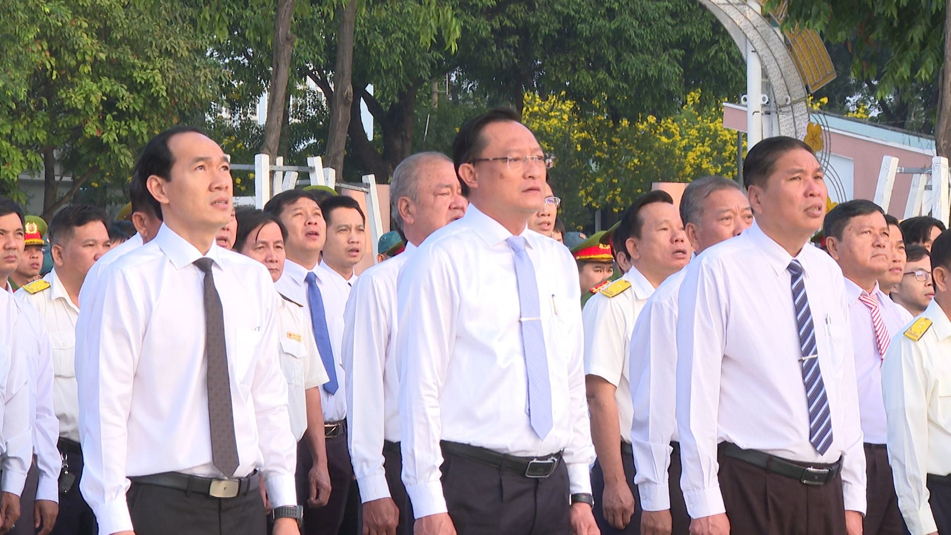 Có thể là hình ảnh về 11 người