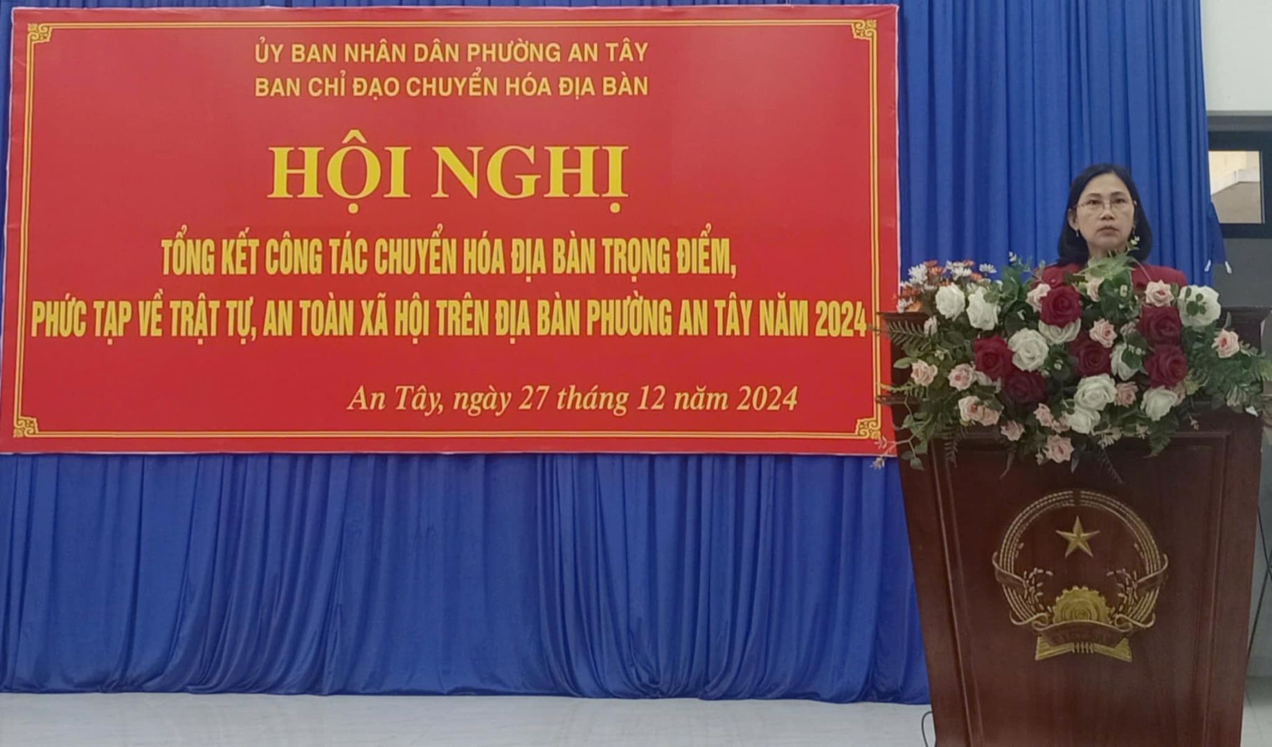 Có thể là hình ảnh về 1 người, đền thờ, cái bục và văn bản cho biết 'ỦY BAN NHÂN DẦN PHƯỜNG AN TÂY BAN CHỈ ĐAO CHUYỂN HÓA ĐỊA BÀN HỘI NGHI TỐNG KẾT CÔNG TÁC CHUYỂN HÓA ĐỊA BÀN TRỌNG ĐIỂM, ΡΗύC TẠP VỂ TRẬT , AN TOÀN XÃ HỘI TRÊN ĐỊA BÀN PHƯƠNG AN TÂY NĂM 2024 An Tây, ngày 27 tháng 12 năm 2024'