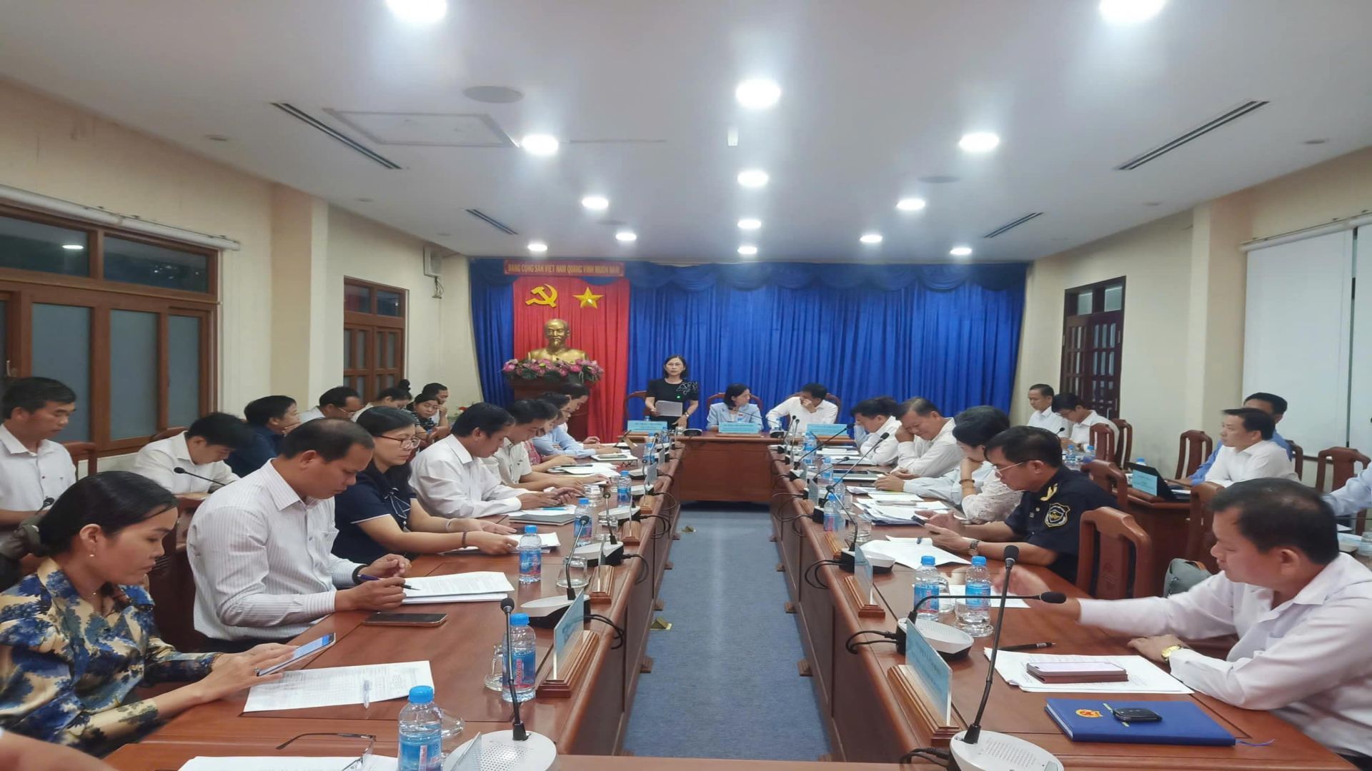 May be an image of 15 people, people studying and text