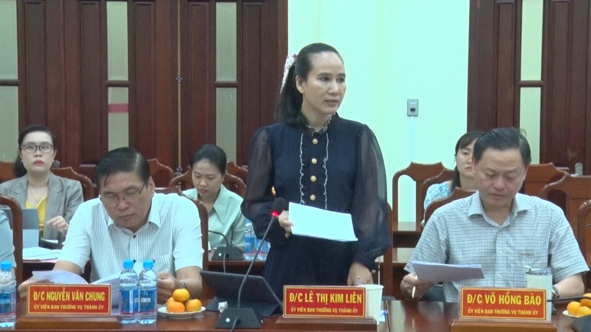 Có thể là hình ảnh về 5 người và văn bản