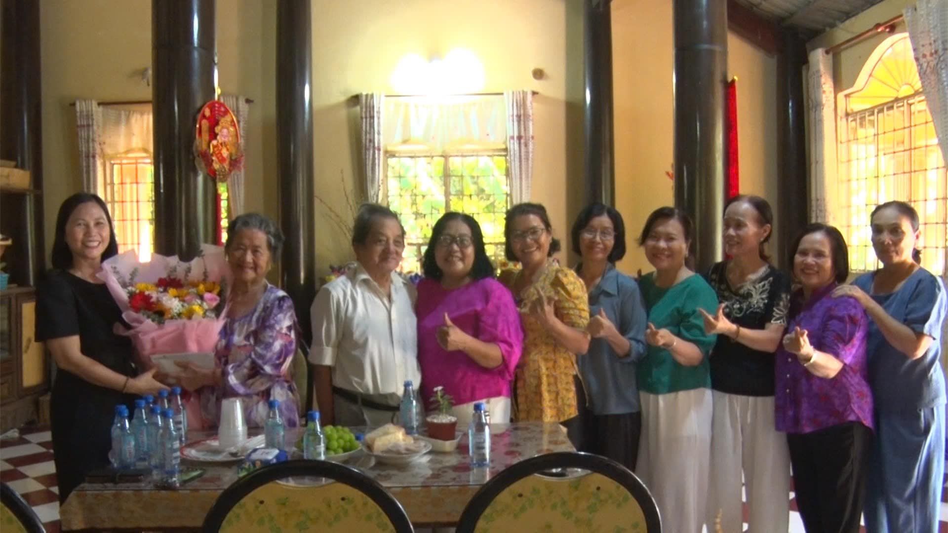 C&oacute; thể l&agrave; h&igrave;nh ảnh về 10 người