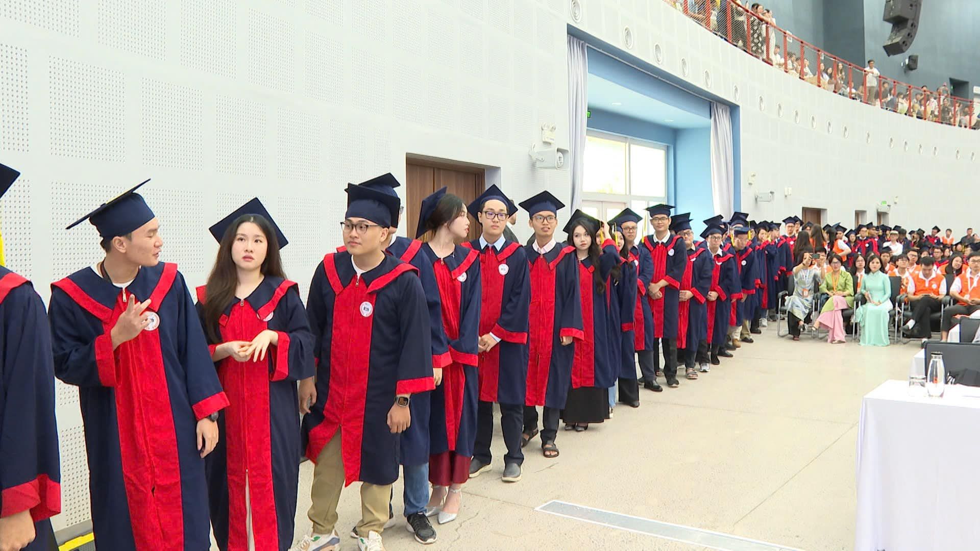 Có thể là hình ảnh về 7 người