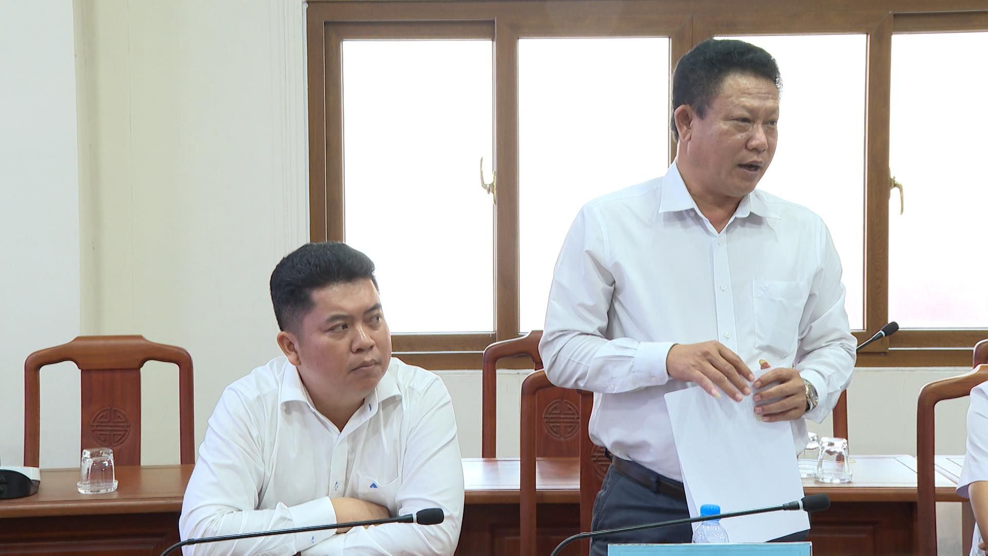 Có thể là hình ảnh về 2 người